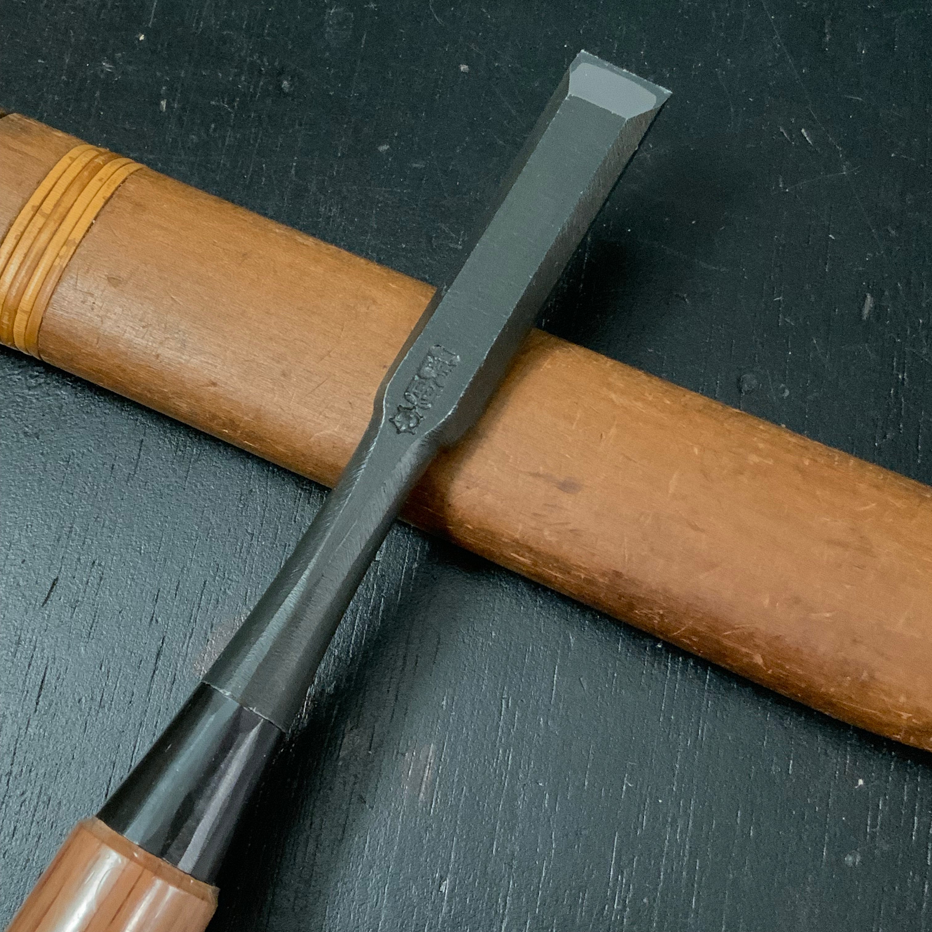 Tasai Bench chisels (Oirenomi) with blue steel 田斎作 黒仕上 追入鑿 15mm