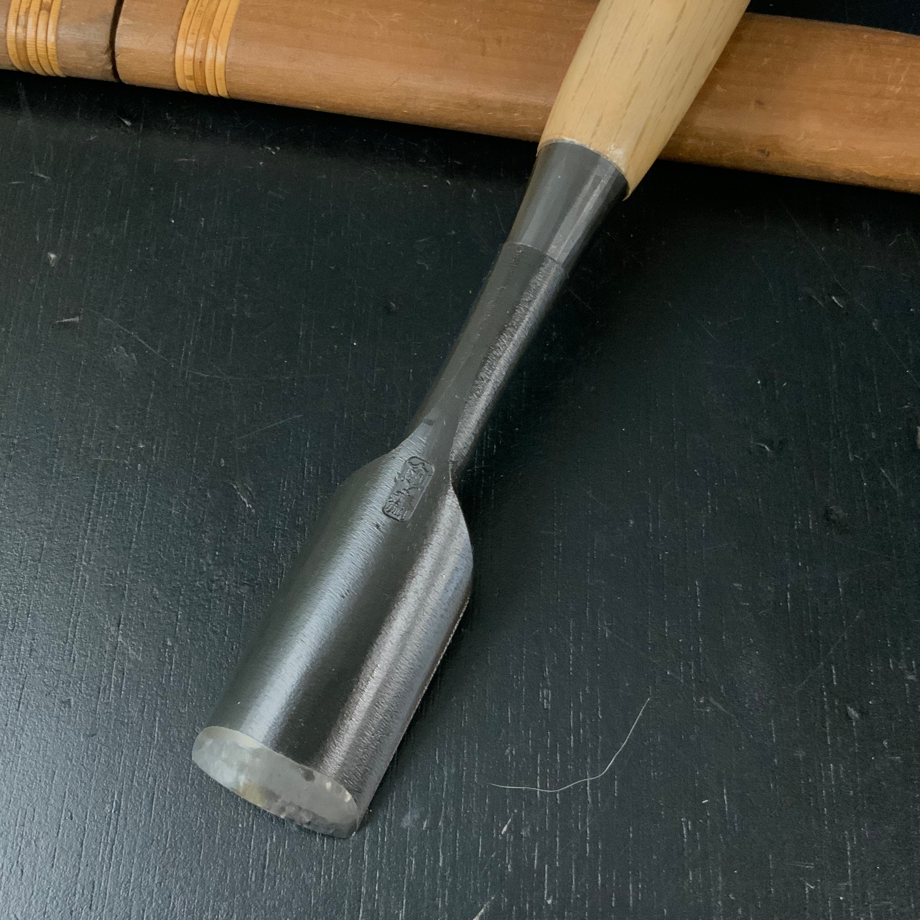 Tasai Special carving chisel (Uchimaru) with blackwood Handle 田斎作 特注木彫追入内丸鑿 白樫柄 30mm uchimaru