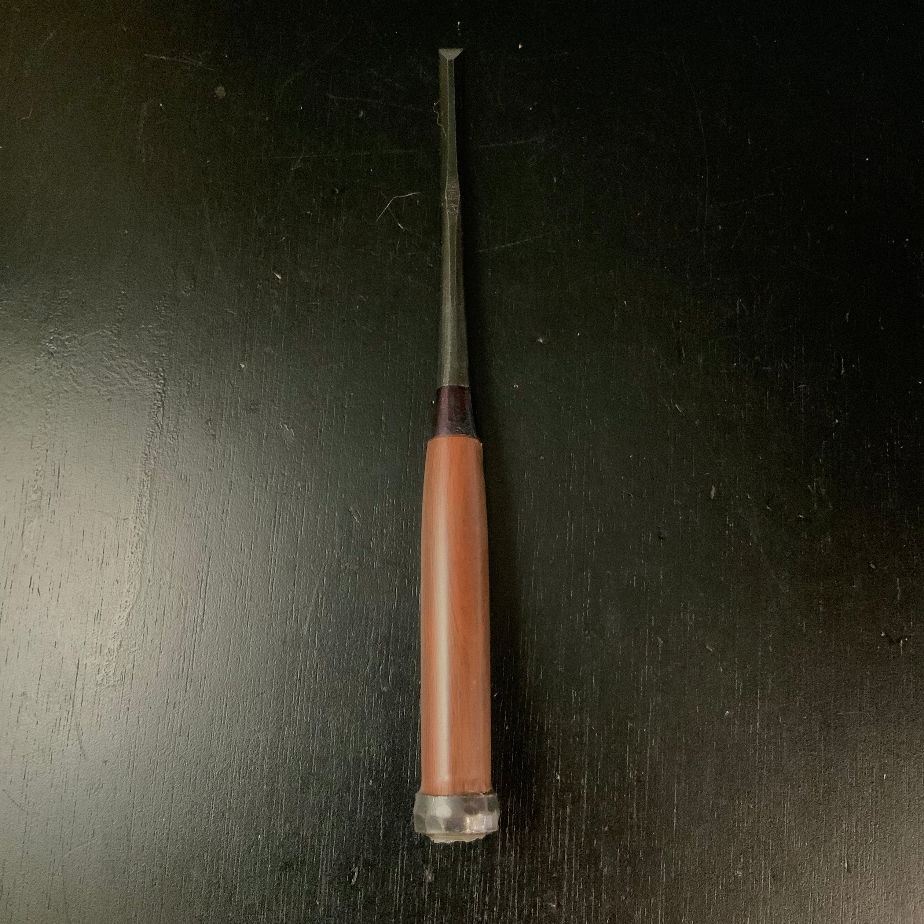 Tasai Special Long Dovetail bench chisel(shinogi) with Japanese red Oak 田斎作 特注鎬首長追入鑿 赤樫柄 9mm