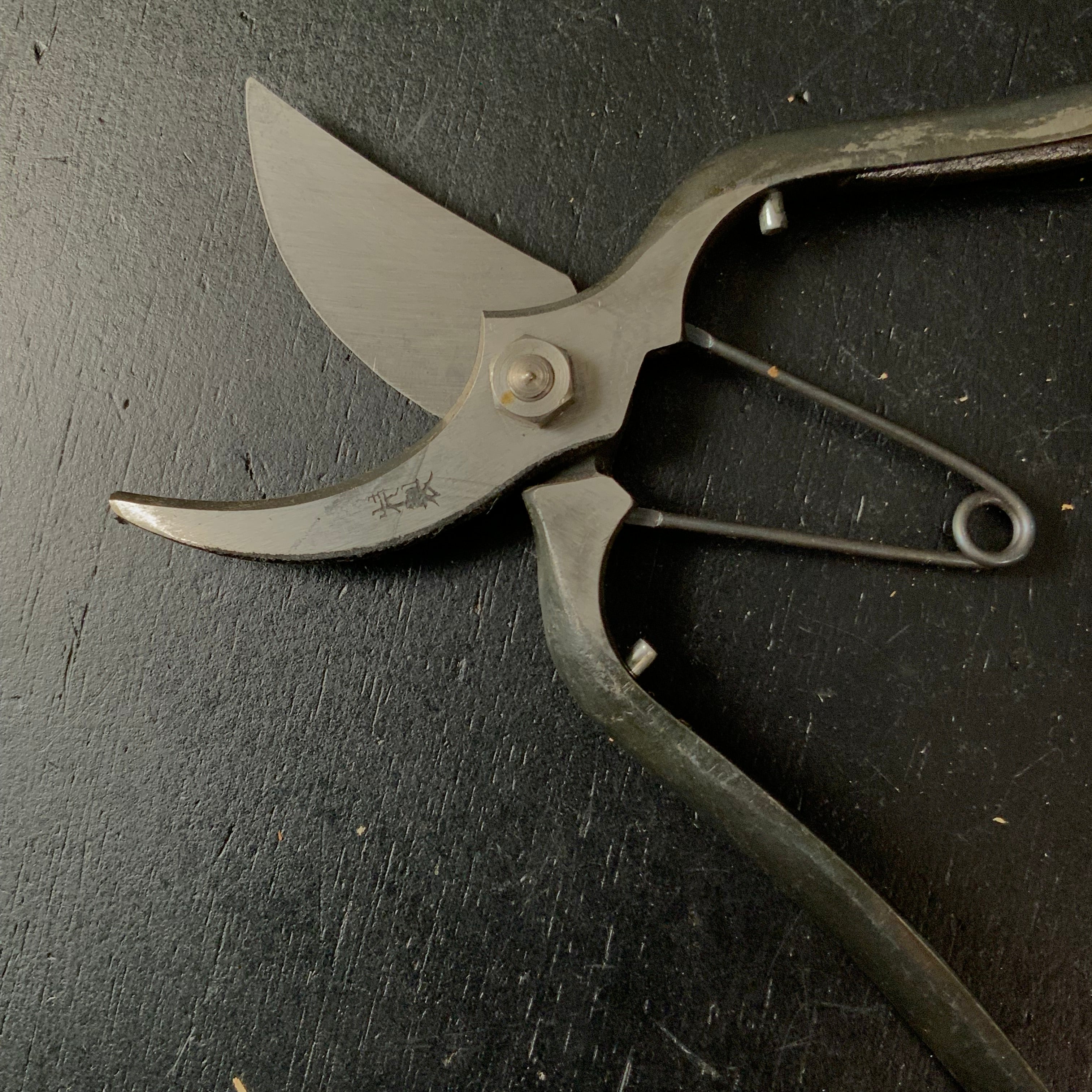 Shingetsuyama Hitting Pruning Shears 180mm 新月山 剪定鋏 皮止 180mm