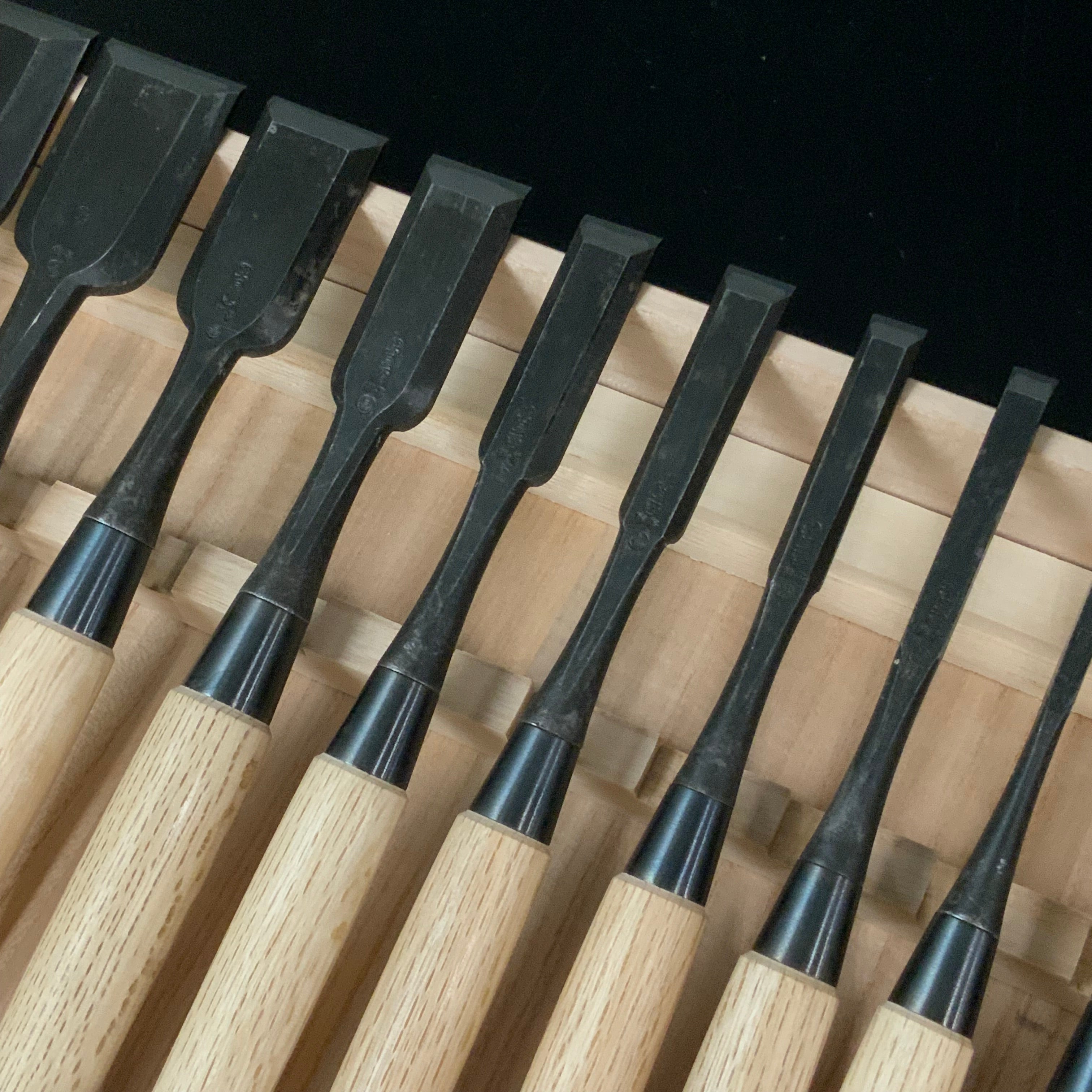 Ioroi Bench chisels set (Oirenomi) by Blue steel 五百蔵作 追入組鑿 青紙鋼