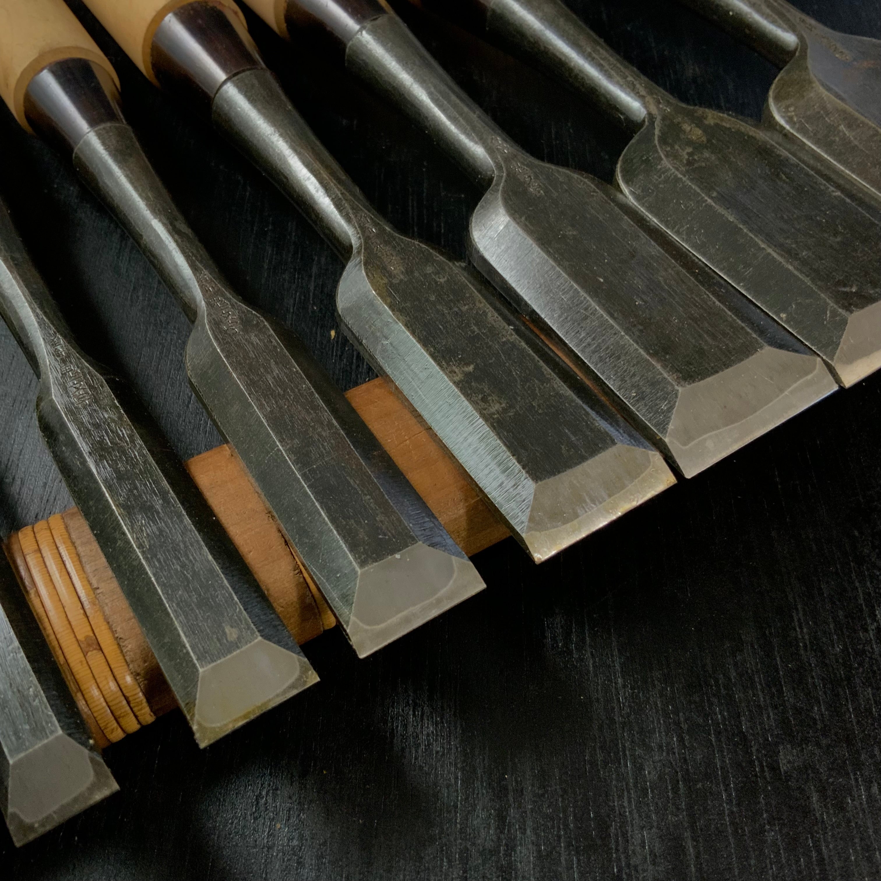 Old stock Oni-Ichimonji Bench chisels set 掘り出し物 鬼一文字 追入10本組鑿 Oiirenomi