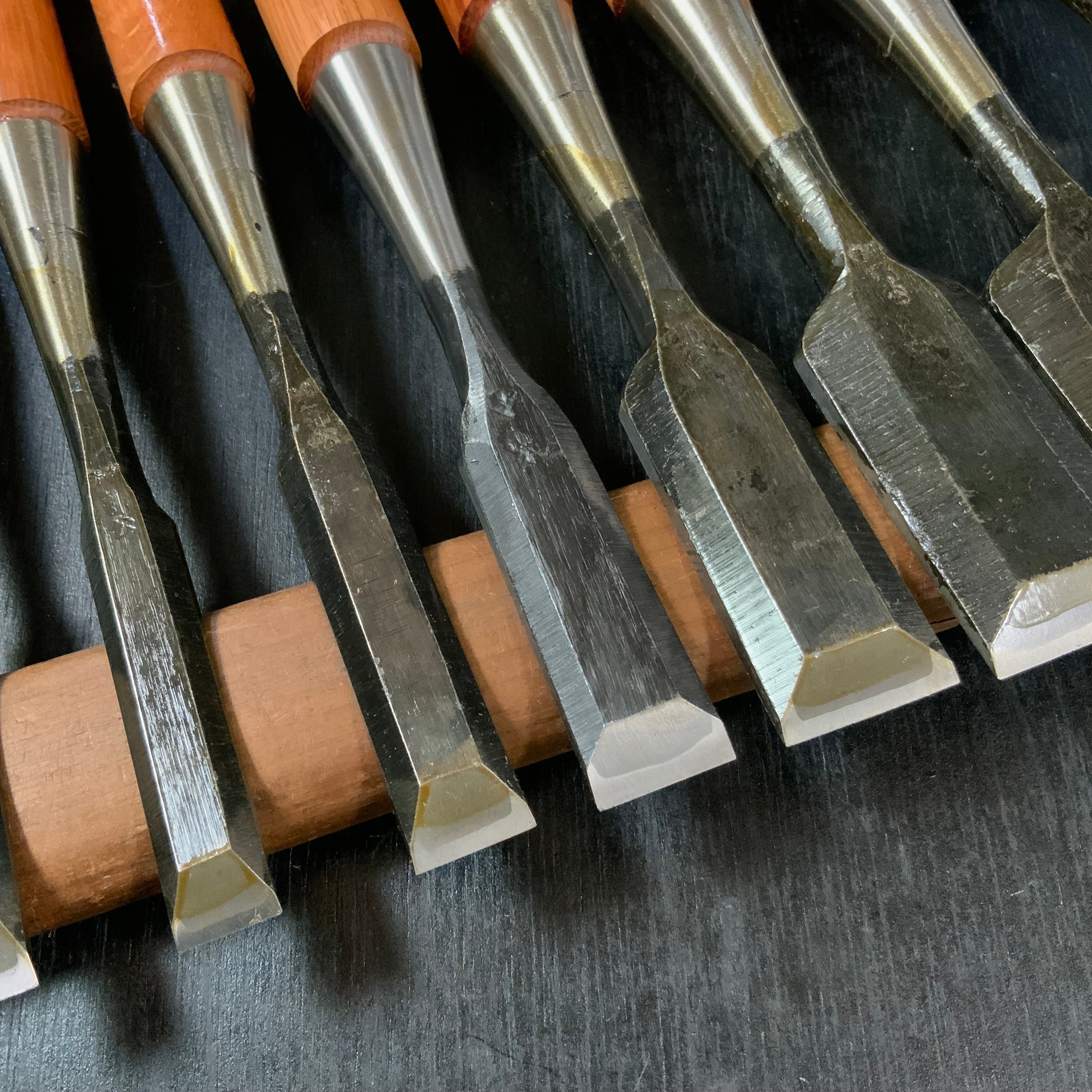 Old stock Kakukou Bench chisels set (Oirenomi) 郭公 追入組鑿 10本組