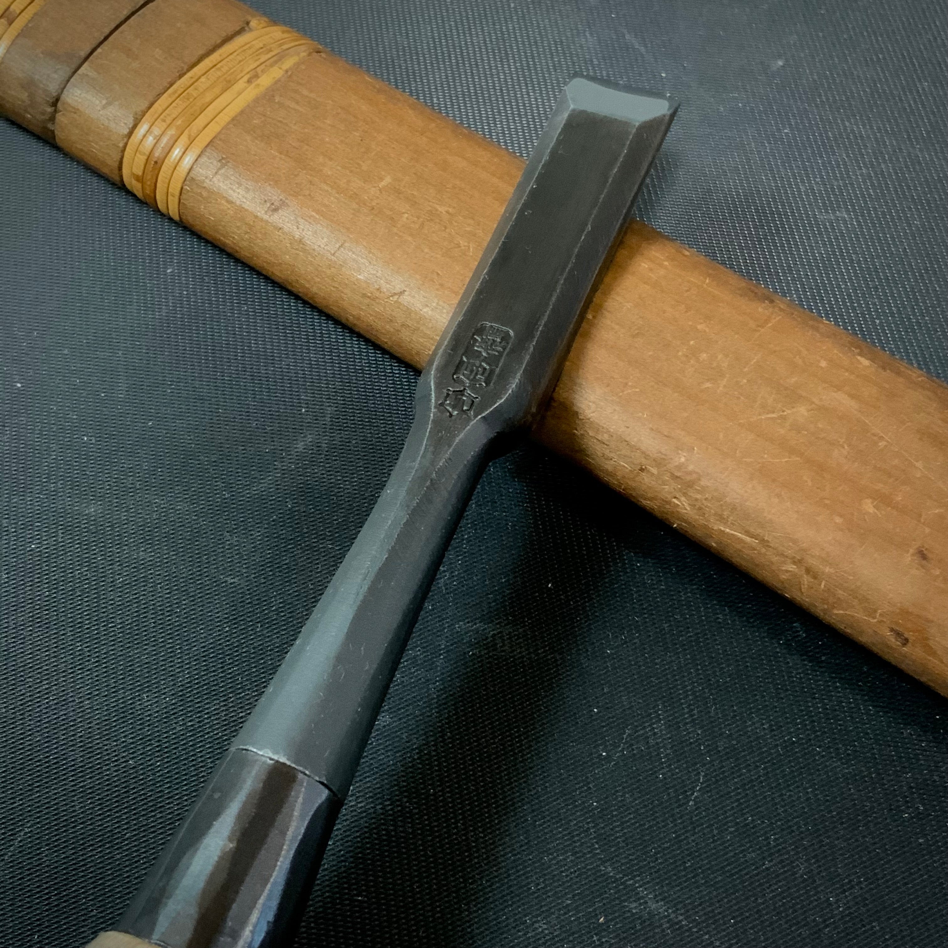 Tasai Bench chisels (Oirenomi) with blue steel 田斎作 黒仕上 追入鑿 芯付
