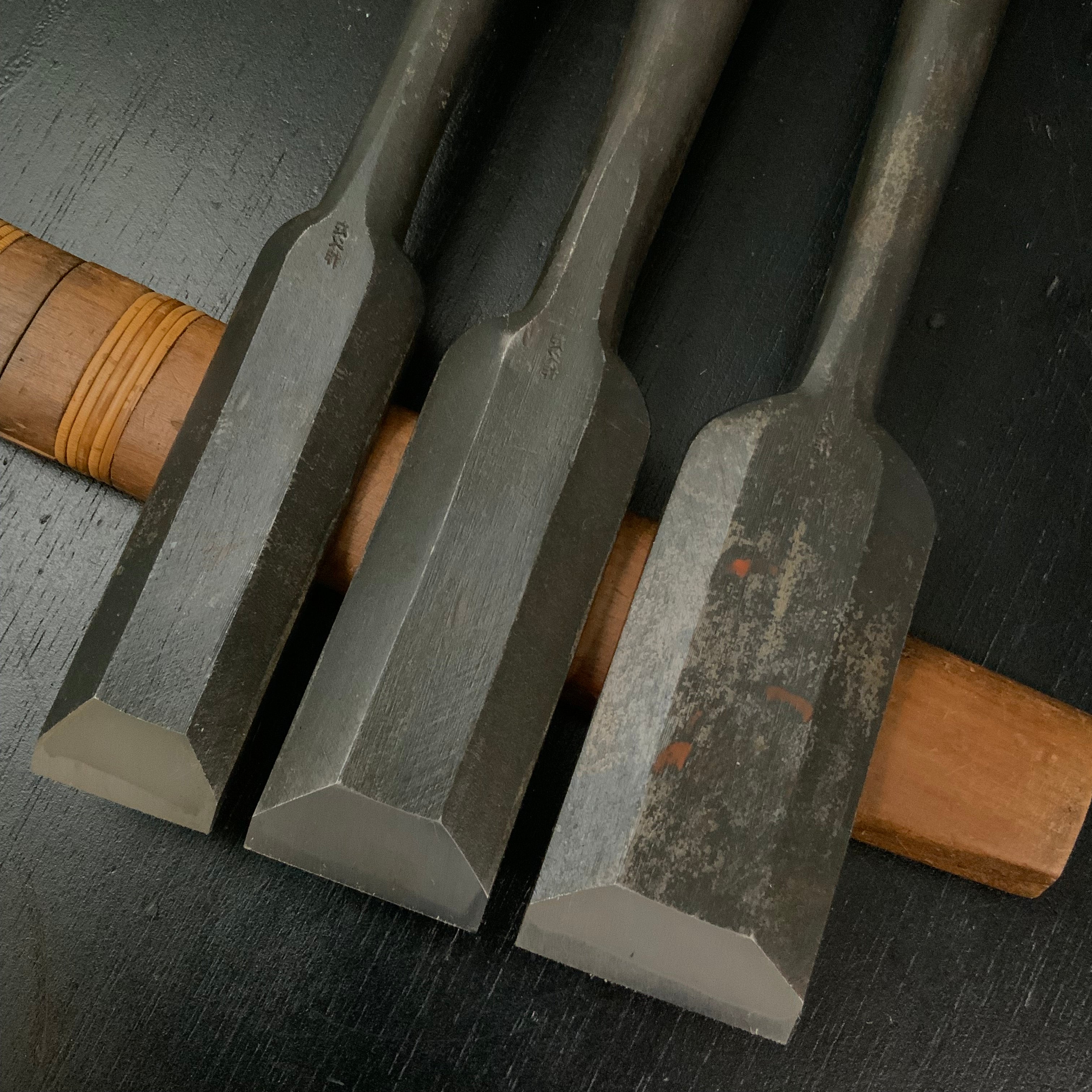 Old stock Hidari Hisasaku 2rd Timber chisels by Ikegami Takanobu 池上喬庸作 二代目左久作 叩き鑿 Tatakinomi