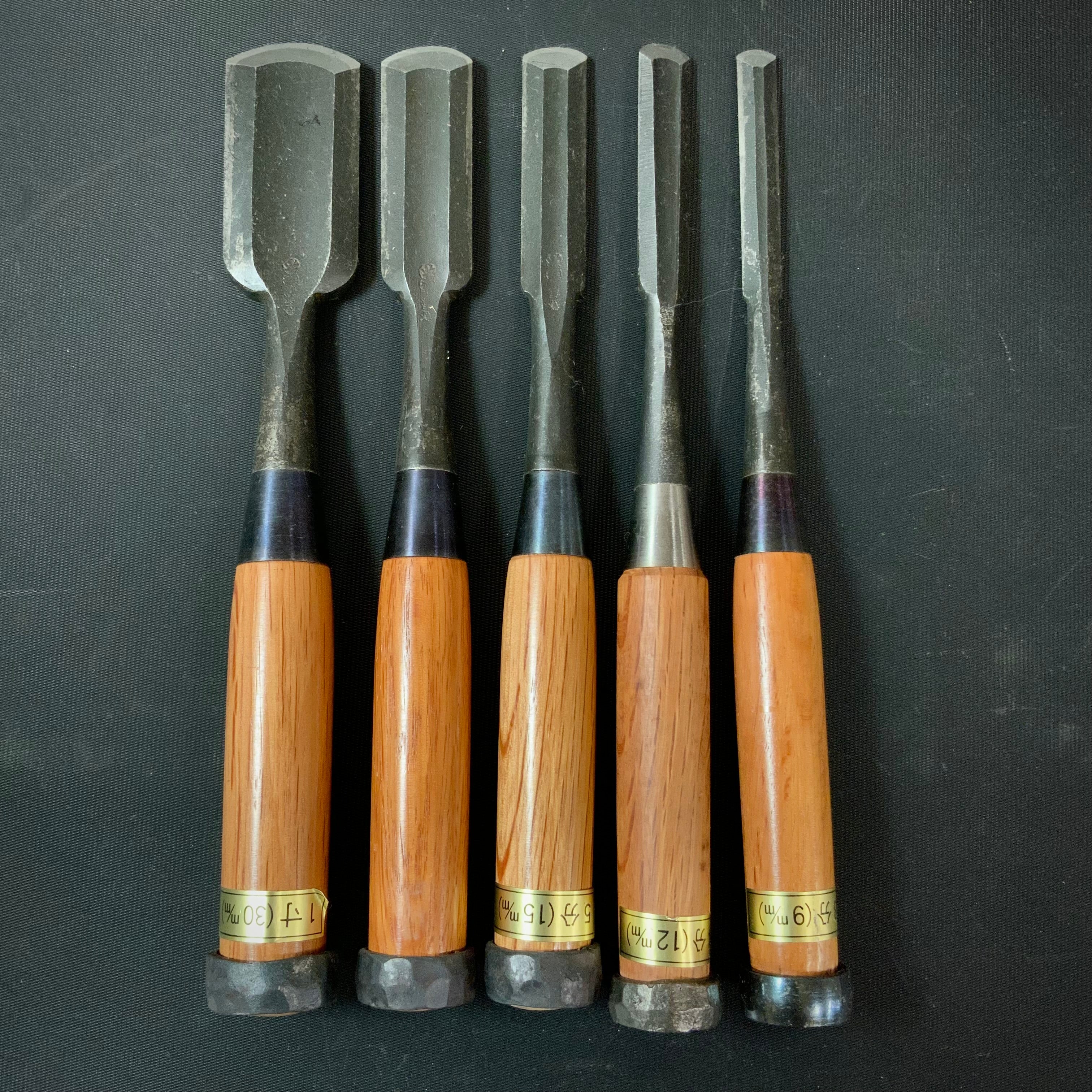 Old stock Koshihide Soto maru bench chisels set with white steel 掘出し物 越秀 外丸追入組鑿 5本組 Sotomarunomi