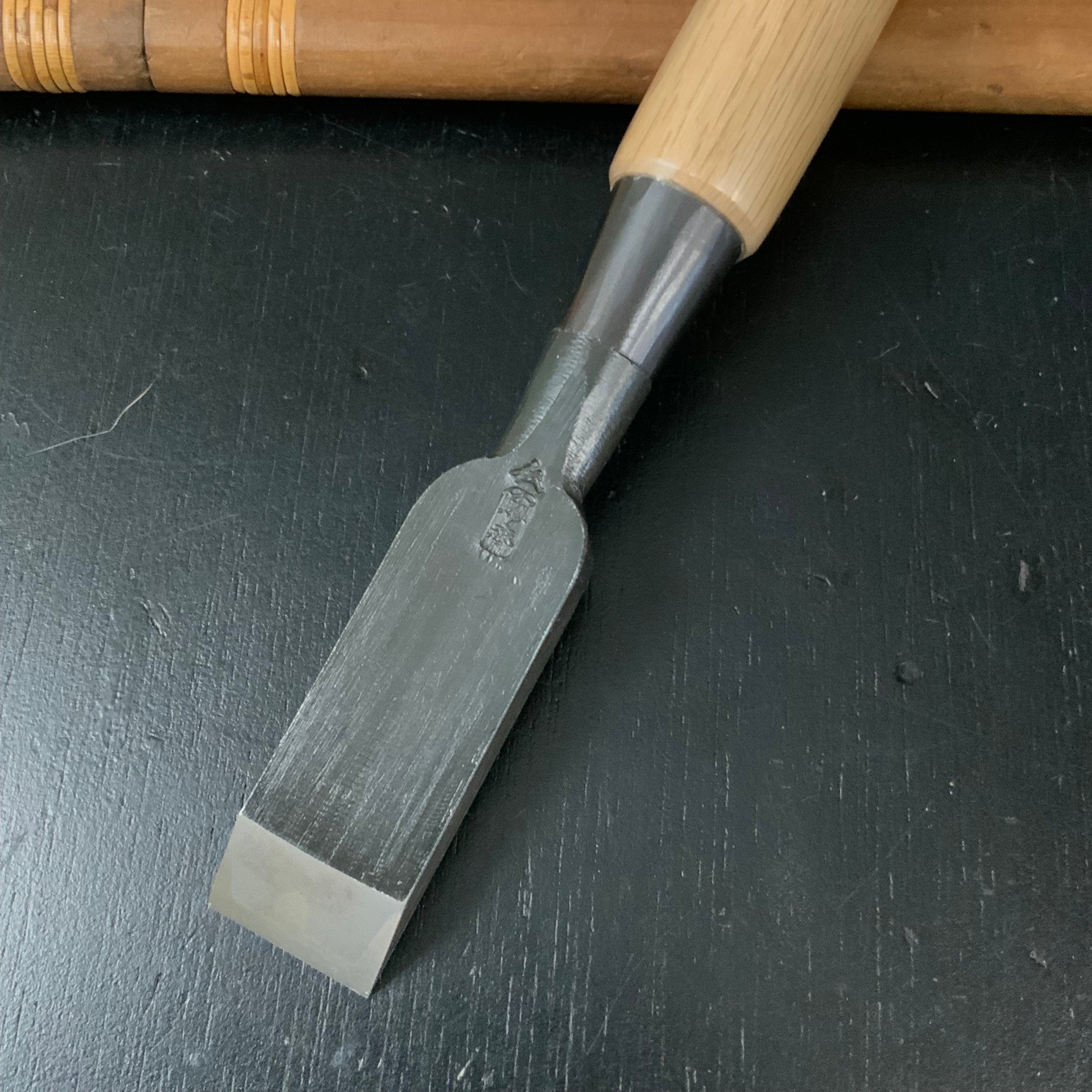 Tasai Special Bench chisel (atsumuki) with Japanese white oak 田斎作 角打山型刃追入鑿(厚向き) 白樫柄 24mm