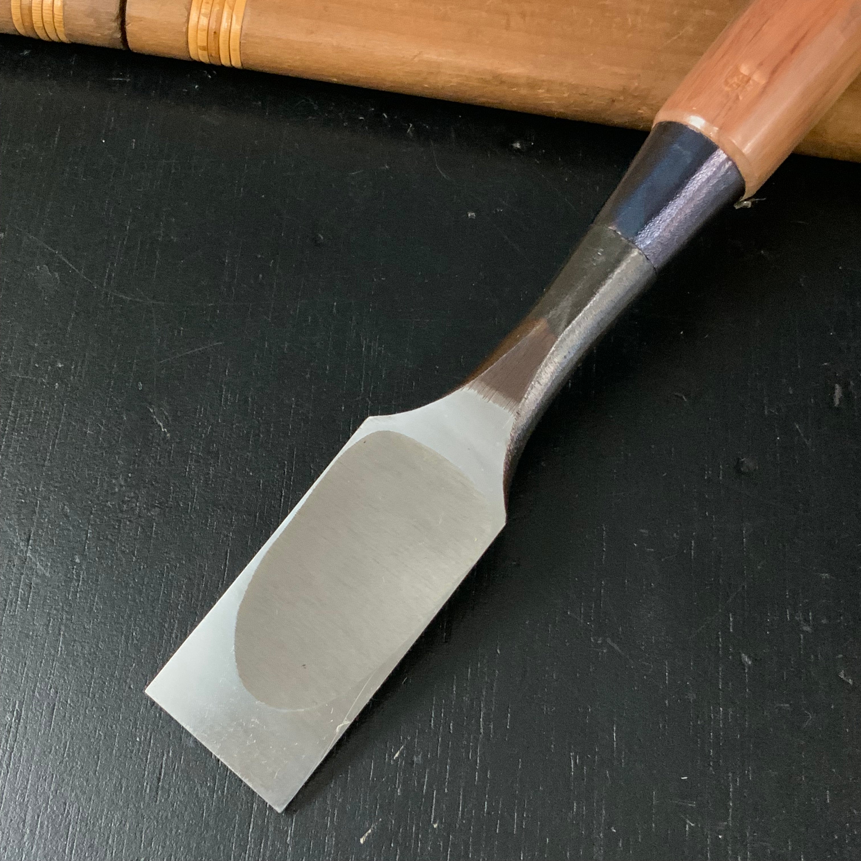 Tasai Special Damekiri Bench chisel (Damekiri nomi) 田斎作 面取ダメ型追入鑿 赤樫柄 30mm