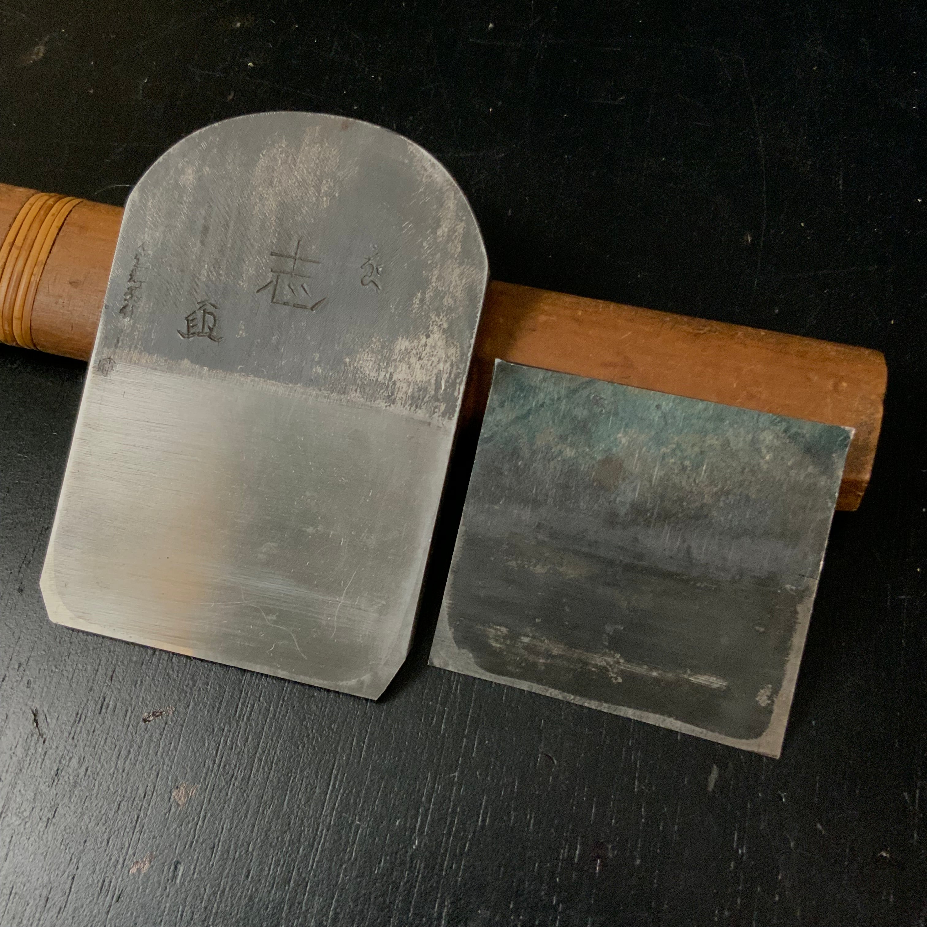 Old stock Kokorozashi Yabane Black Smoothing Plane (Kanna) by Ishido 掘出し物 志 10代目石堂輝秀 黒矢羽仕上げ鉋 小吉屋台入 70mm