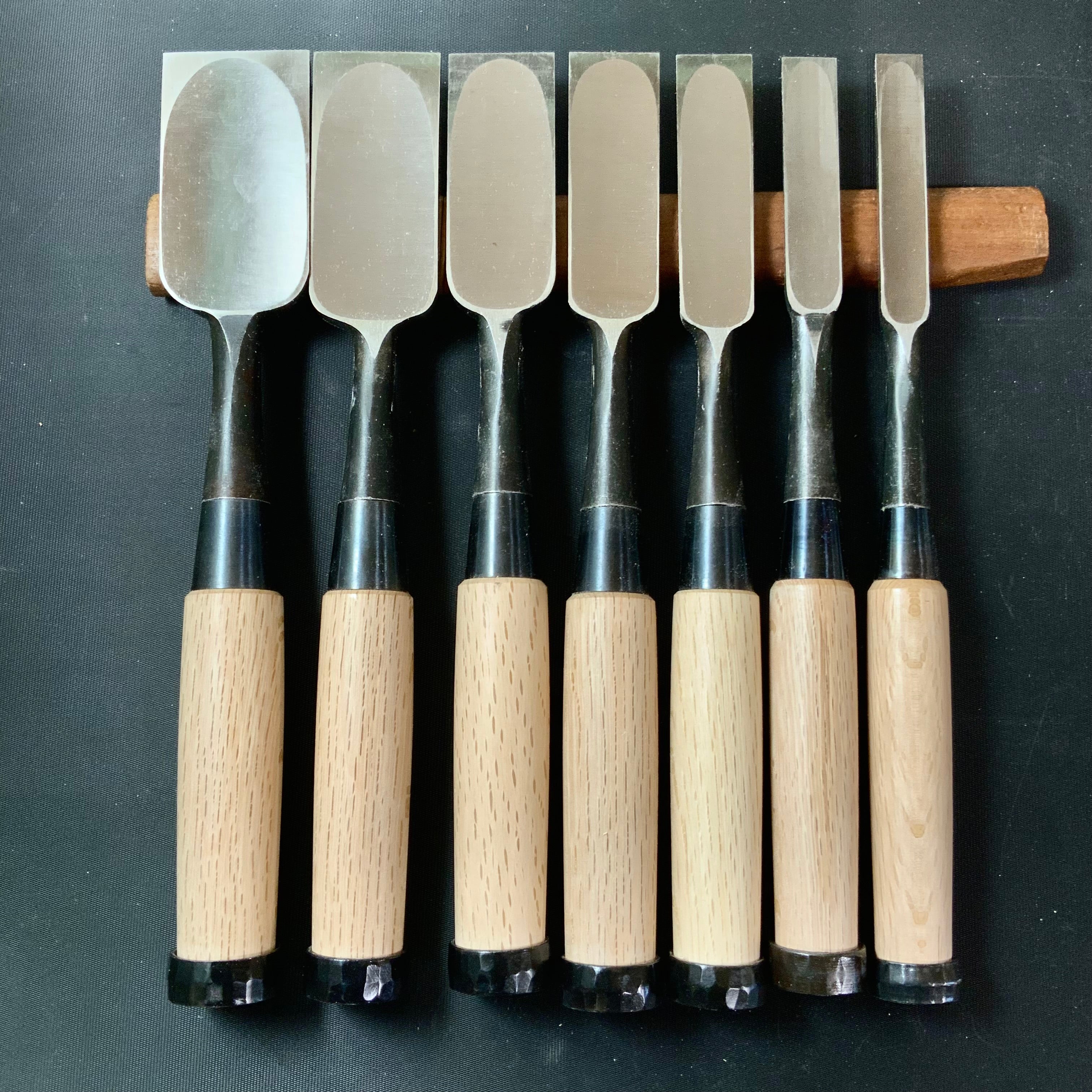 Old stock Kitsune Timber chisels set with white steel by Isono Nobuo 磯野信夫作 狐 叩鑿 7本組