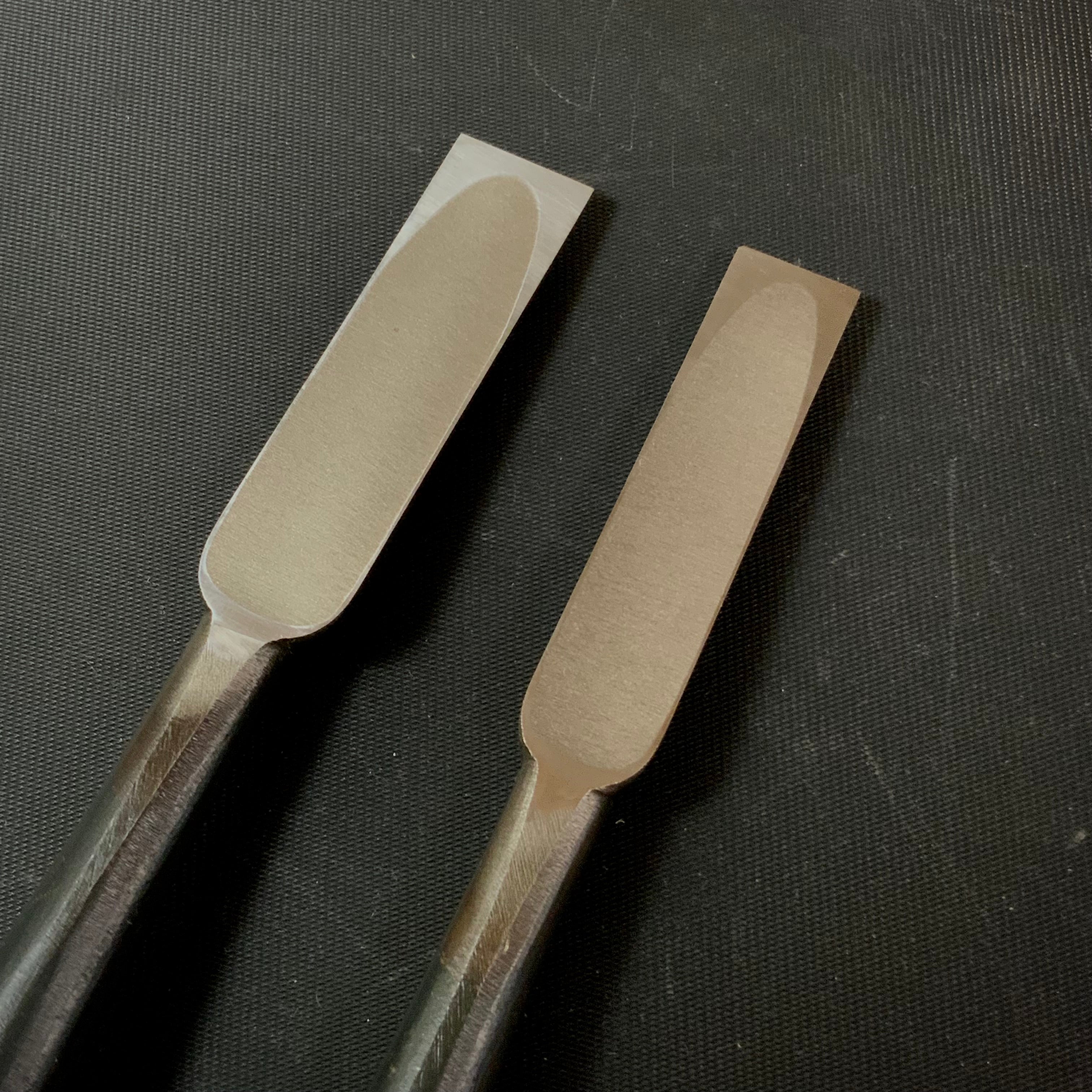 Tasai Bench chisels (Tokusun Oirenomi) with blue steel 田斎作 黒仕上 特寸追入鑿