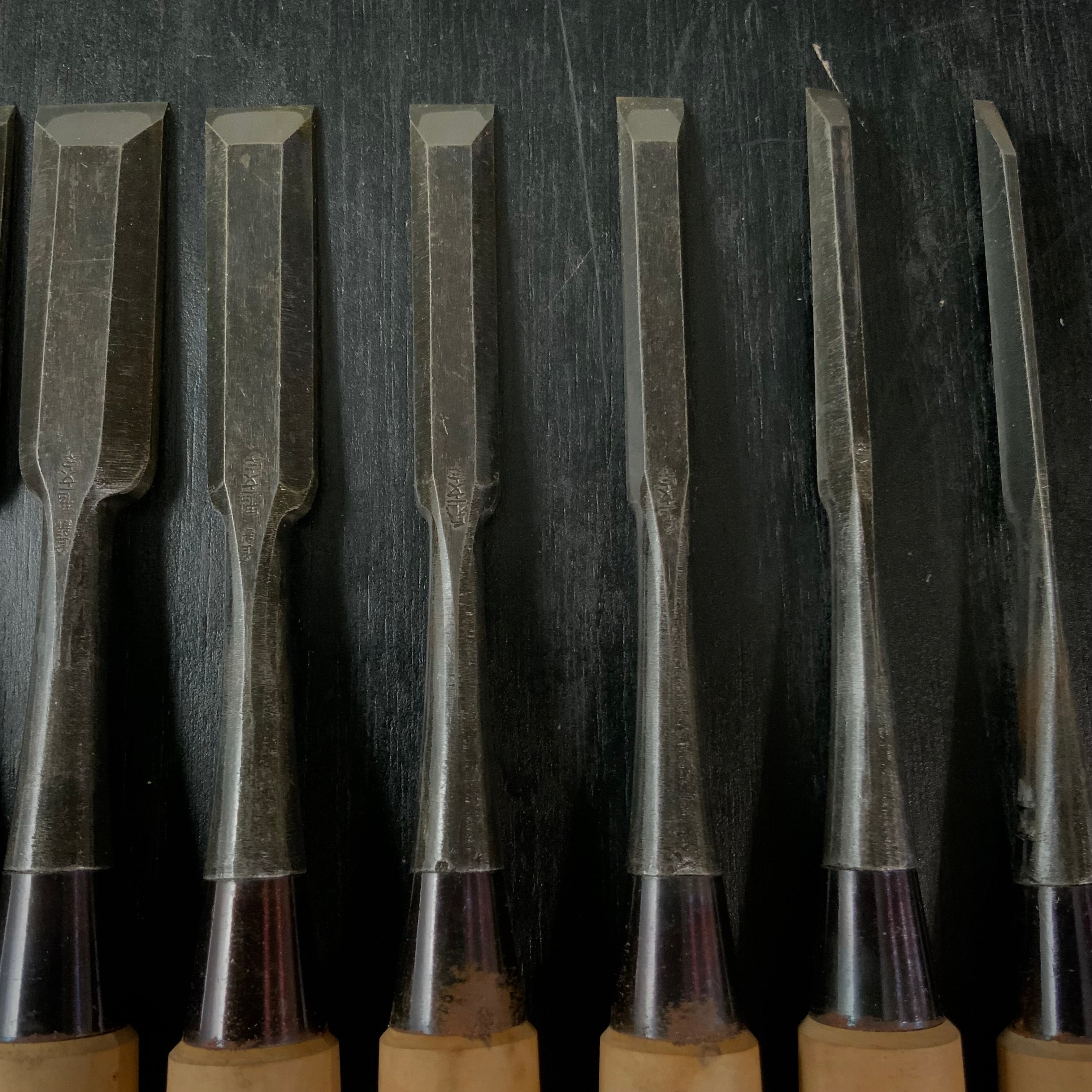 Old stock Oni-Ichimonji Bench chisels set 掘り出し物 鬼一文字 追入10本組鑿 Oiirenomi