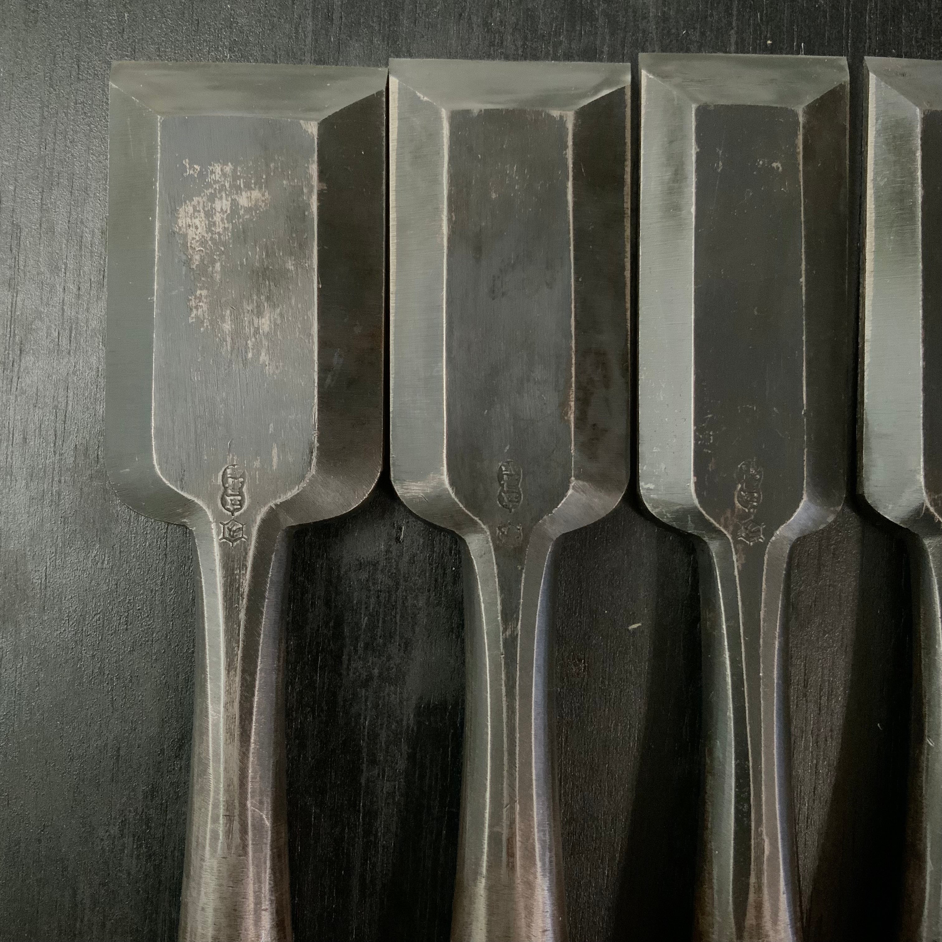 Old stock Hidari-Osahiro Timber chisels 掘出し物 左長弘 厚鑿 Atsunomi