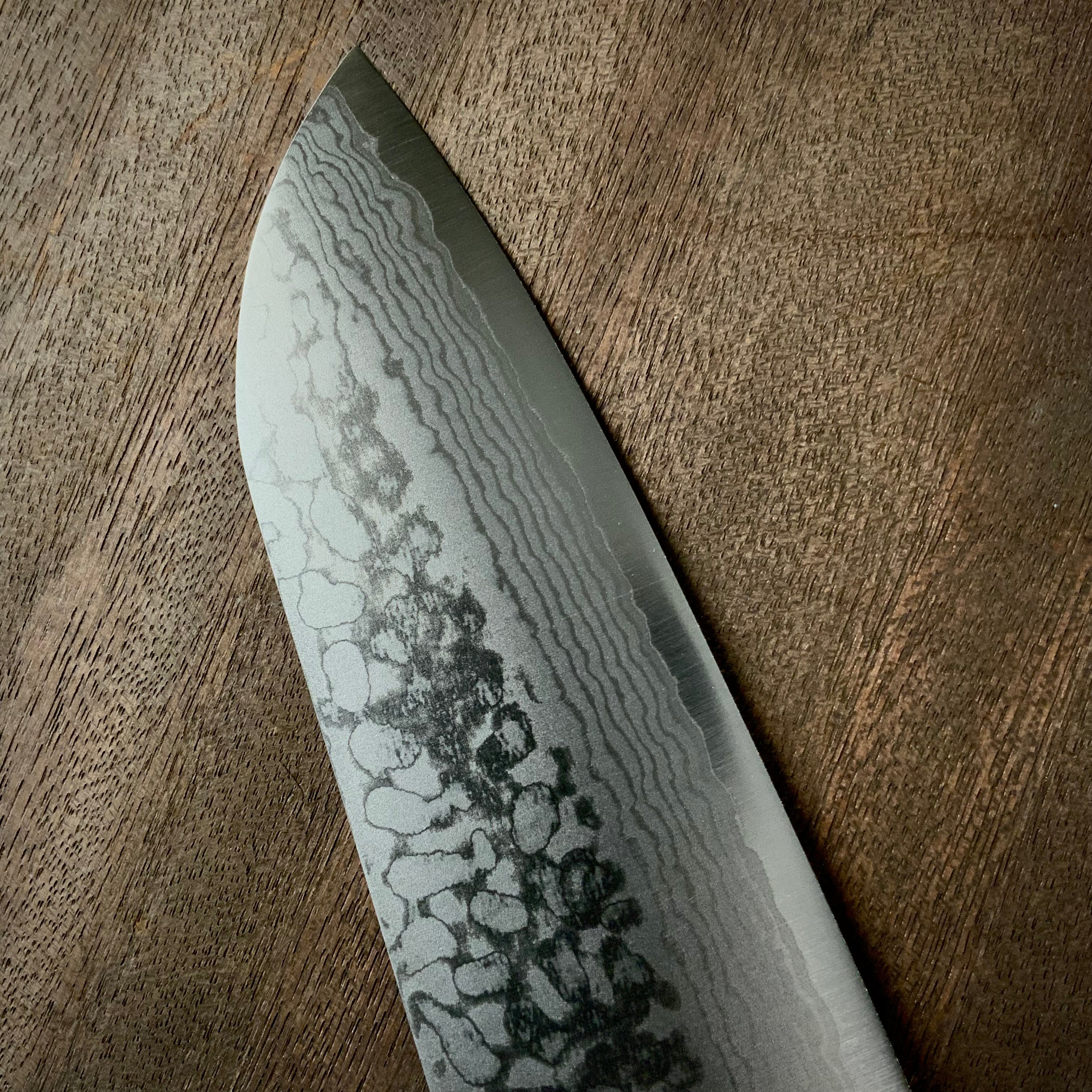 Haku-un Santoku knife with a 17-layer stainless steel cladding 本鍛造白雲 V金10号口金付積層三徳 170mm