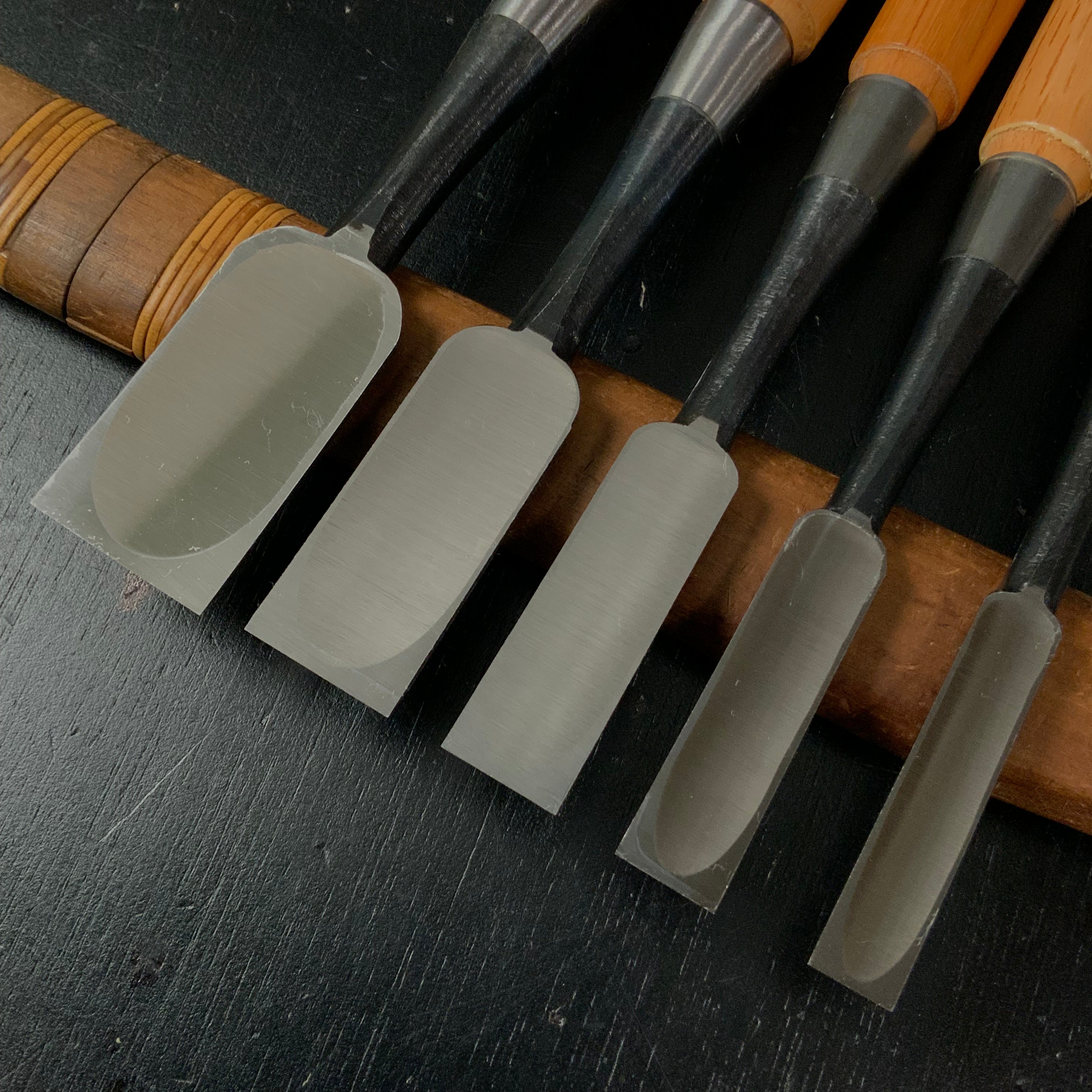 Yoshitaka Dovetail Bench chisels 5pc set / 義隆 追入鎬組鑿 5本組 Oirenomi