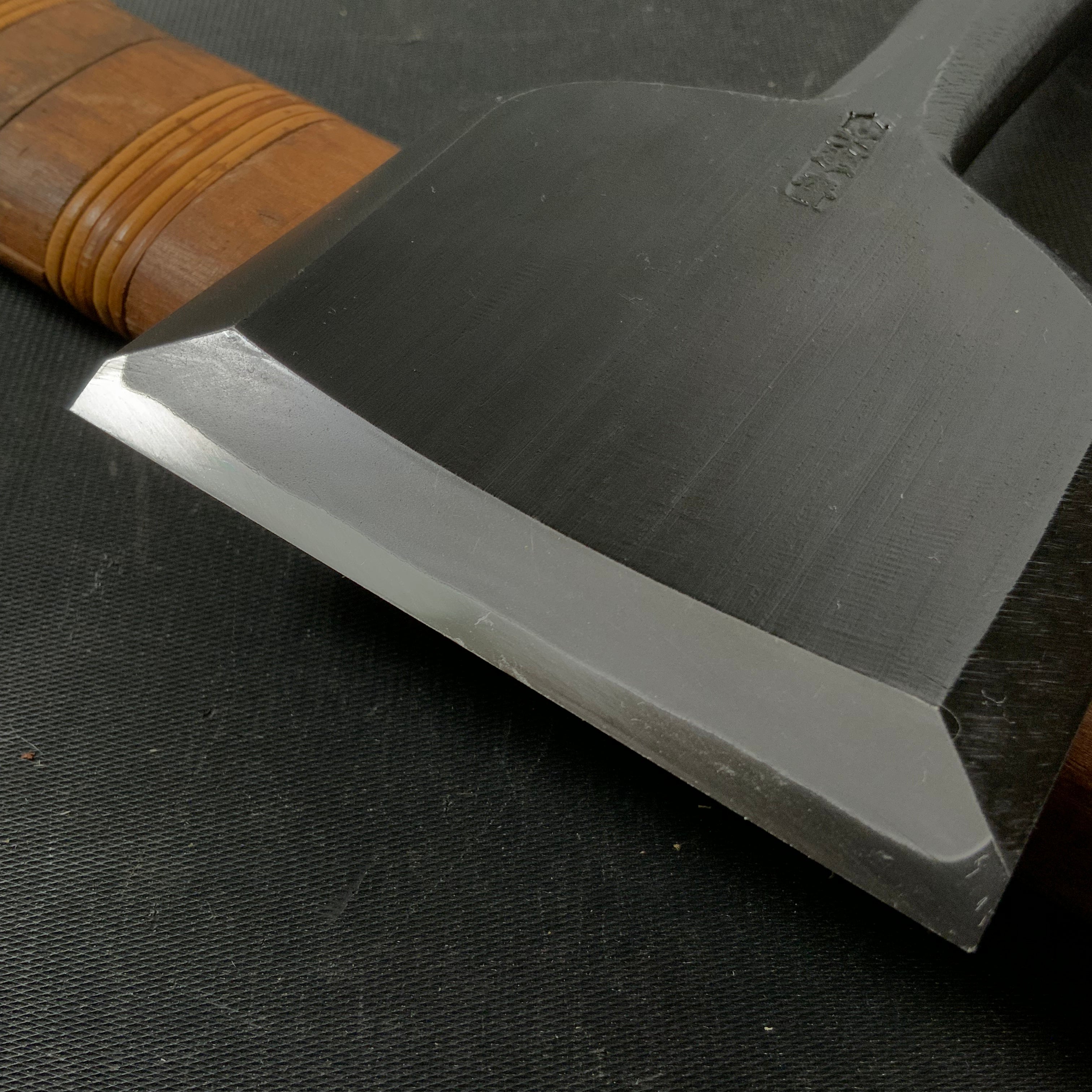 Tasai Bench chisels (Oirenomi) with blue steel 田斎作 黒仕上 追入鑿 75mm