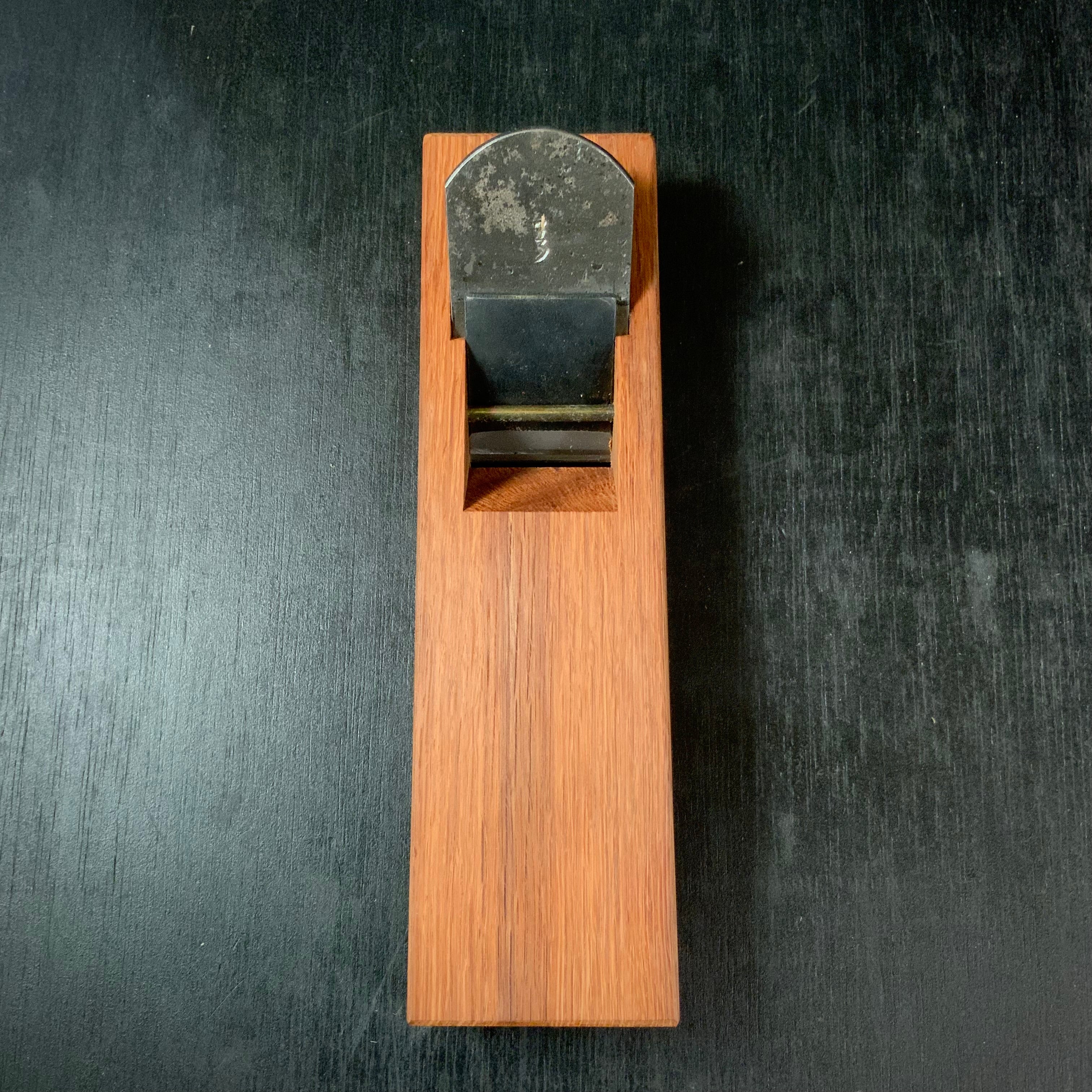 Keizaburo Mini Smoothing Plana(Kanna) / 圭三郎 豆平鉋 赤樫台入 42mm