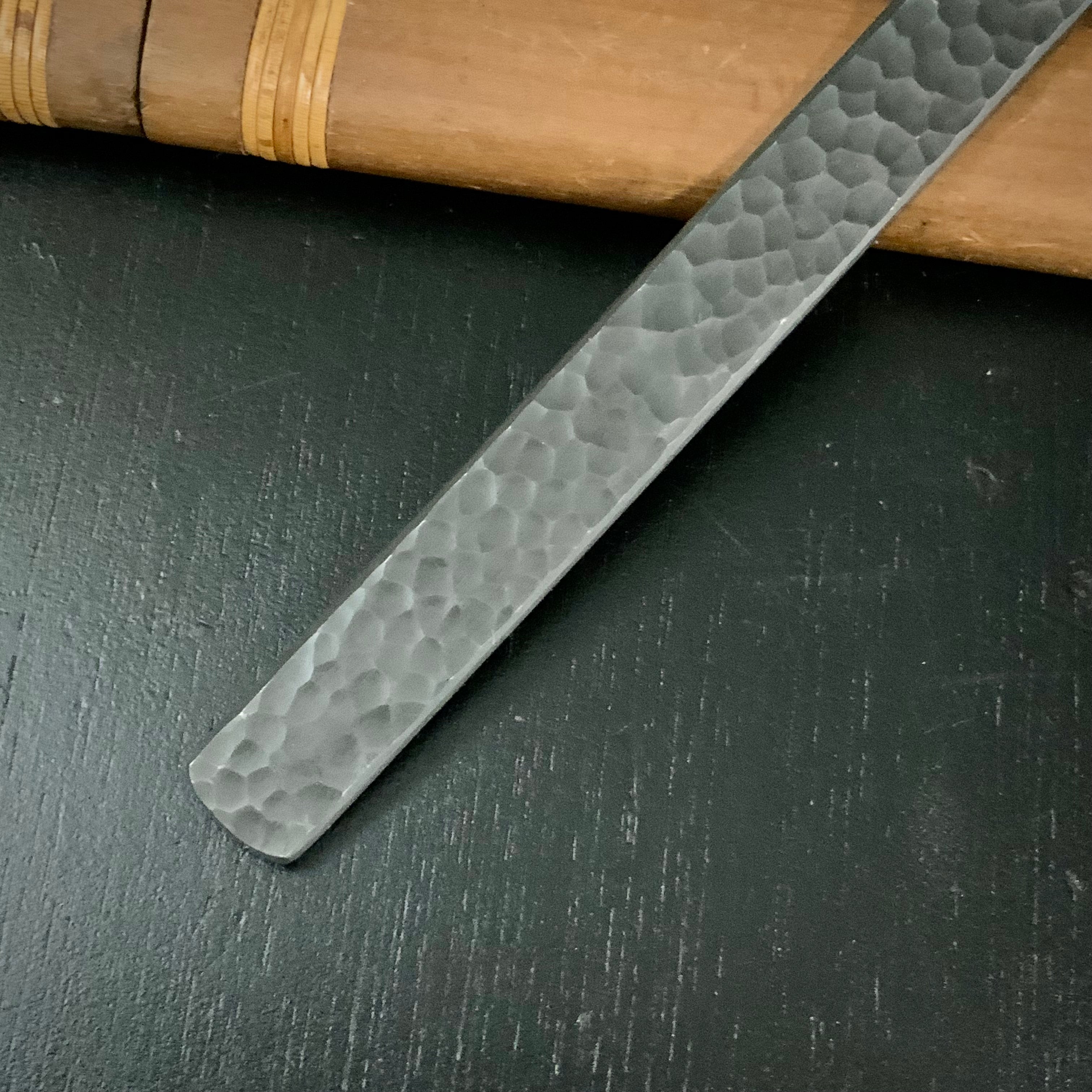 Yoshihide Sakamitsu Tsuchime Kensaki Knives with White (Steel acute angle) 吉秀 三代坂光作 剣先小刀 槌目仕上 鋭角