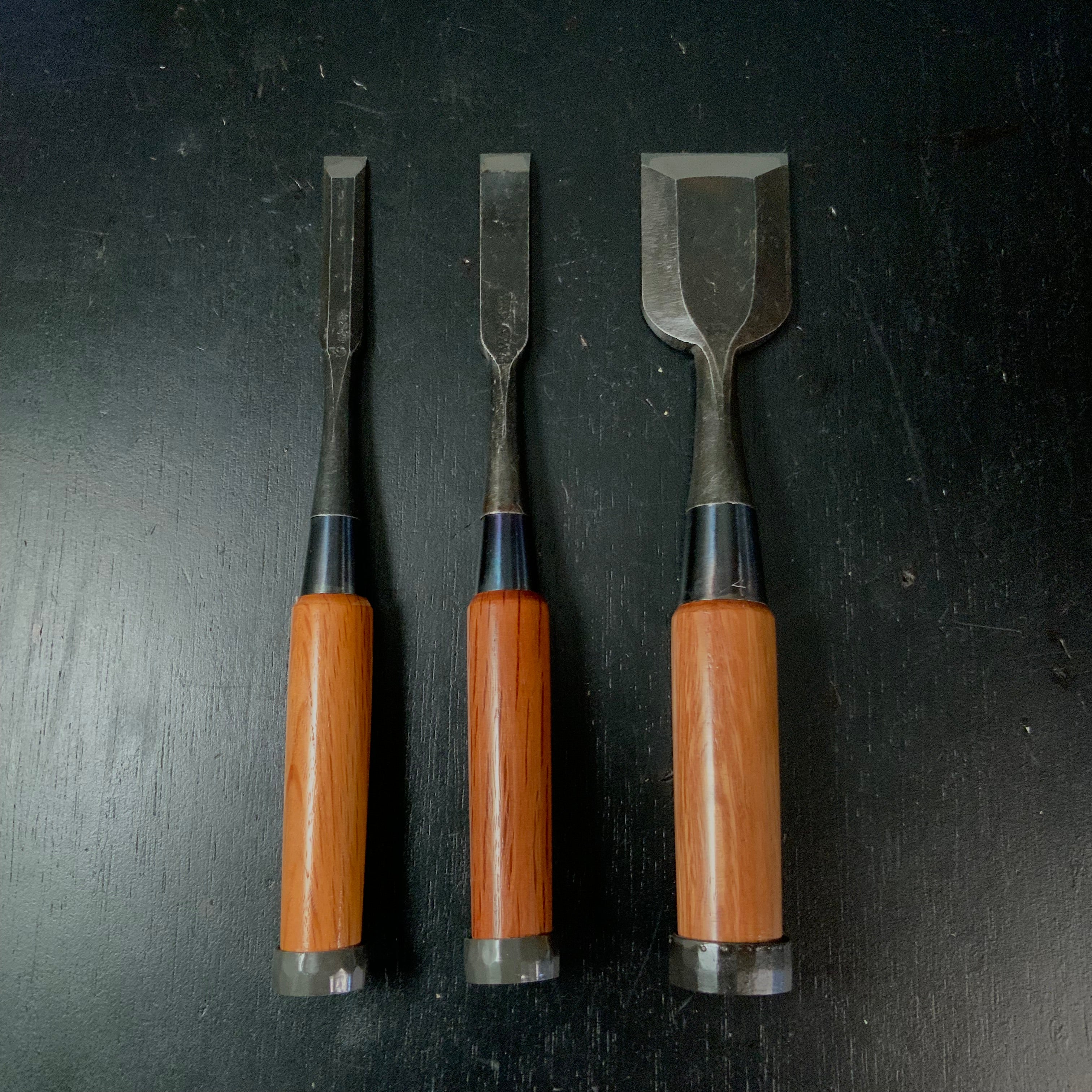 Old Stock Yamatokotsuchi Bench chisels (Oirenomi) 掘出し物 倭小槌 追入鑿 赤樫柄