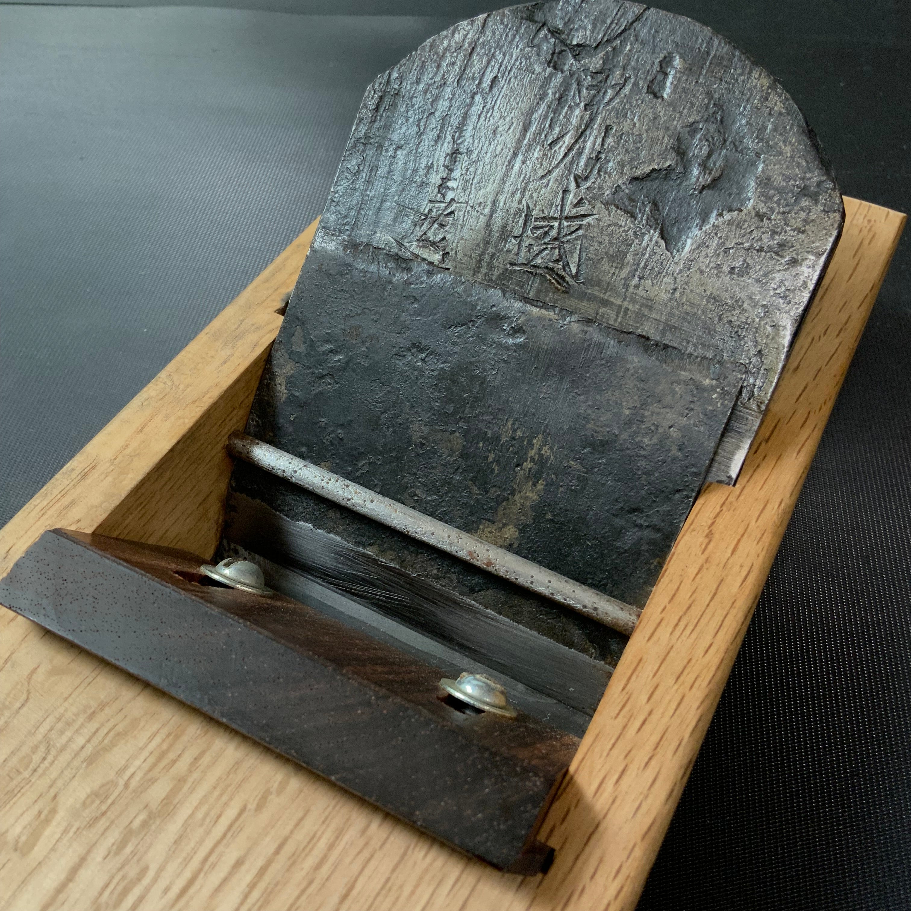 Old stock Otokozakari Smoothing Plane (Kanna) by Tsutsumitomoichi 掘出し物 堤朋一作 男盛 仕上げ鉋 80mm