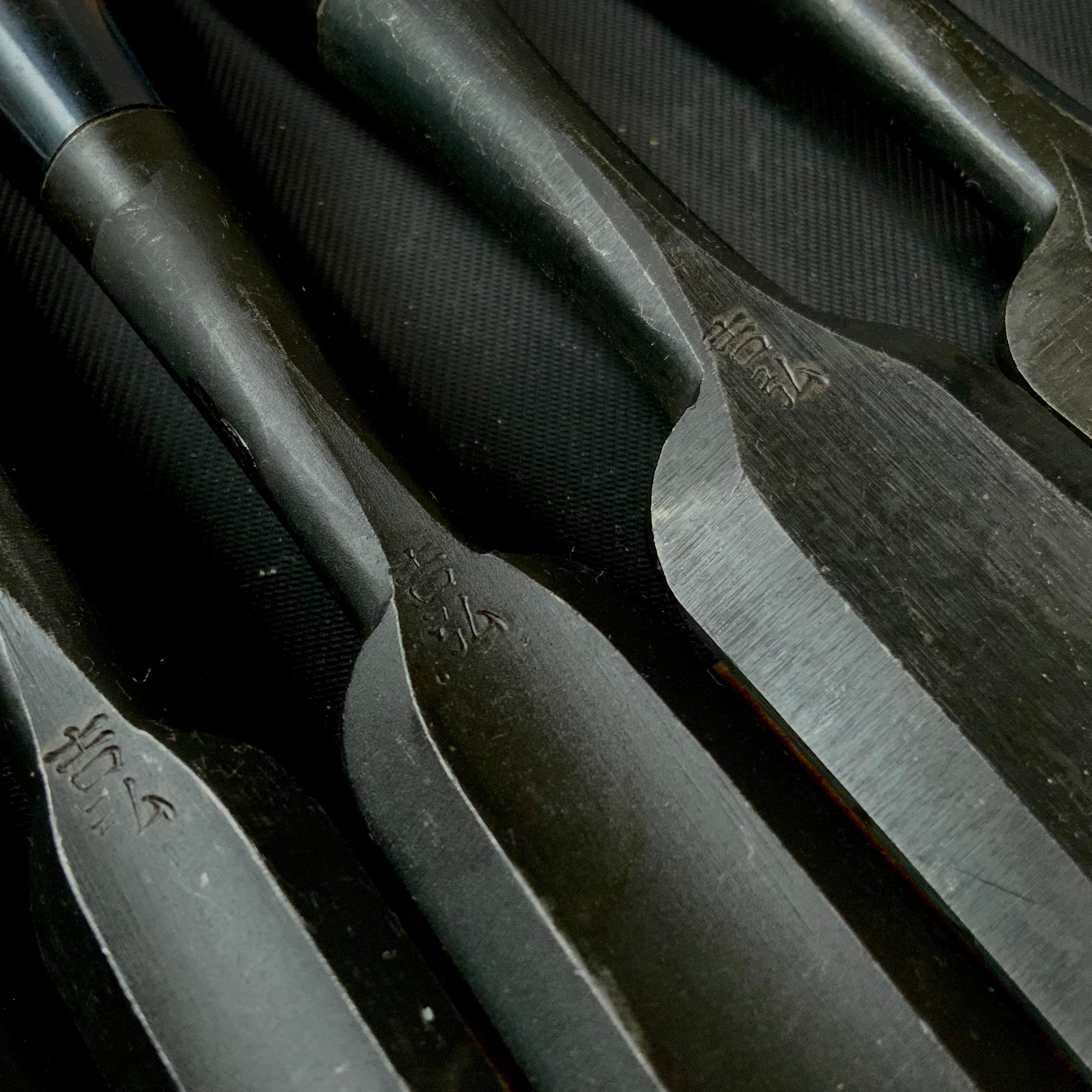 Old stock Yoshihiro Sotomaru chisels with white steel 掘出し物 吉弘 外丸鑿 10本組 白紙鋼