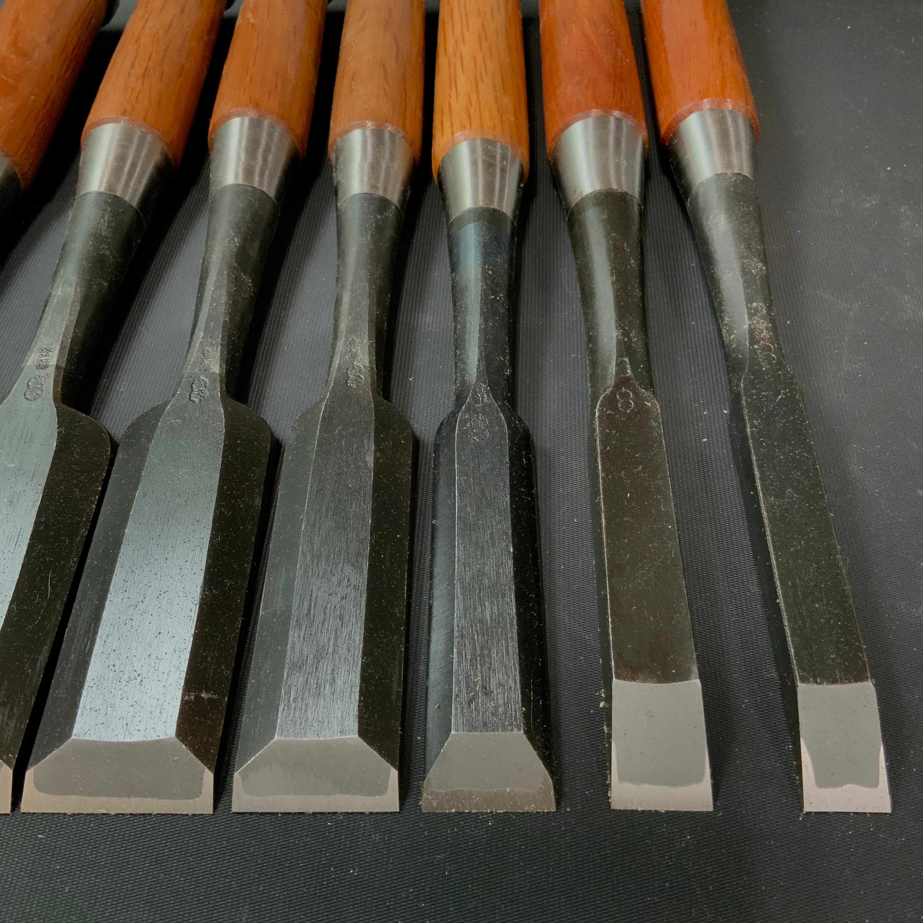 Koshitaka Timber chisels set with White Steel 越孝 厚鑿 七本組 Atsunomi