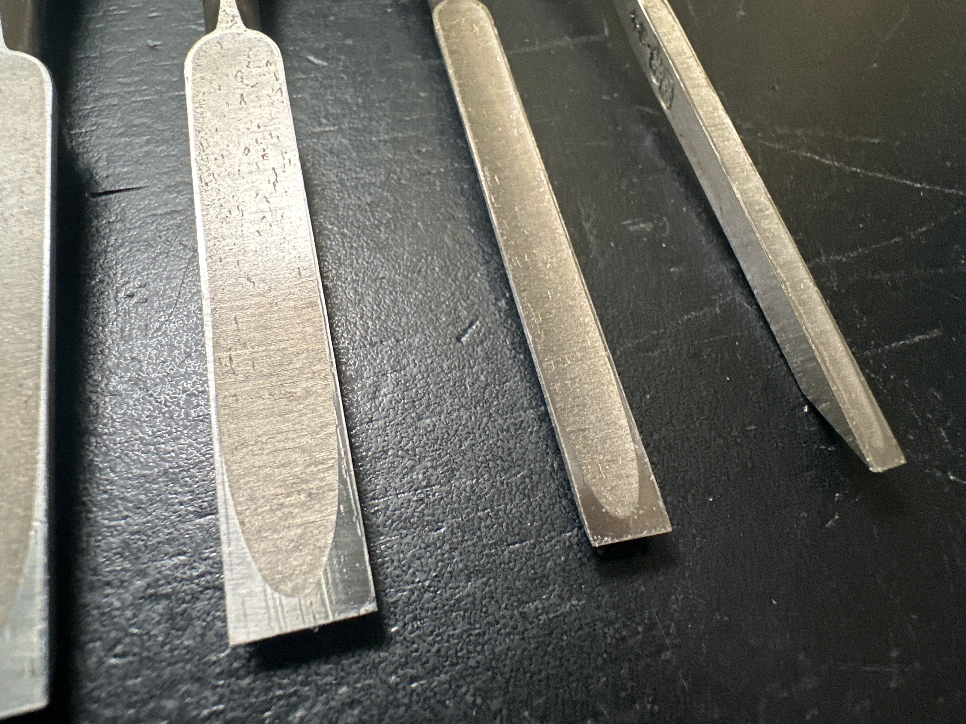 Old stock Yoshihiro Bench chisels White Steel 掘出し物 芳弘 追入10本組鑿 Oiirenomi