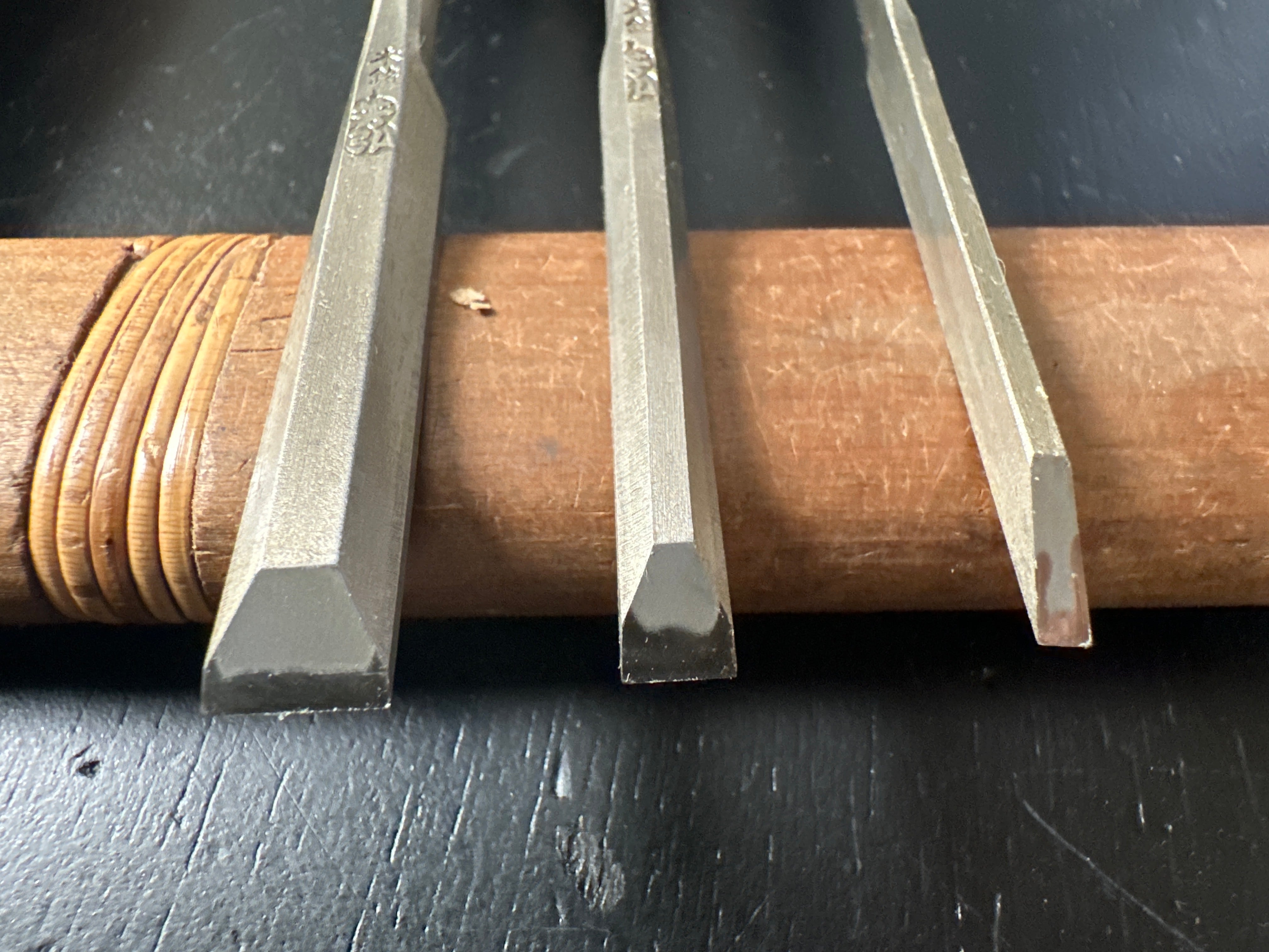 Old stock Yoshihiro Bench chisels White Steel 掘出し物 芳弘 追入10本組鑿 Oiirenomi