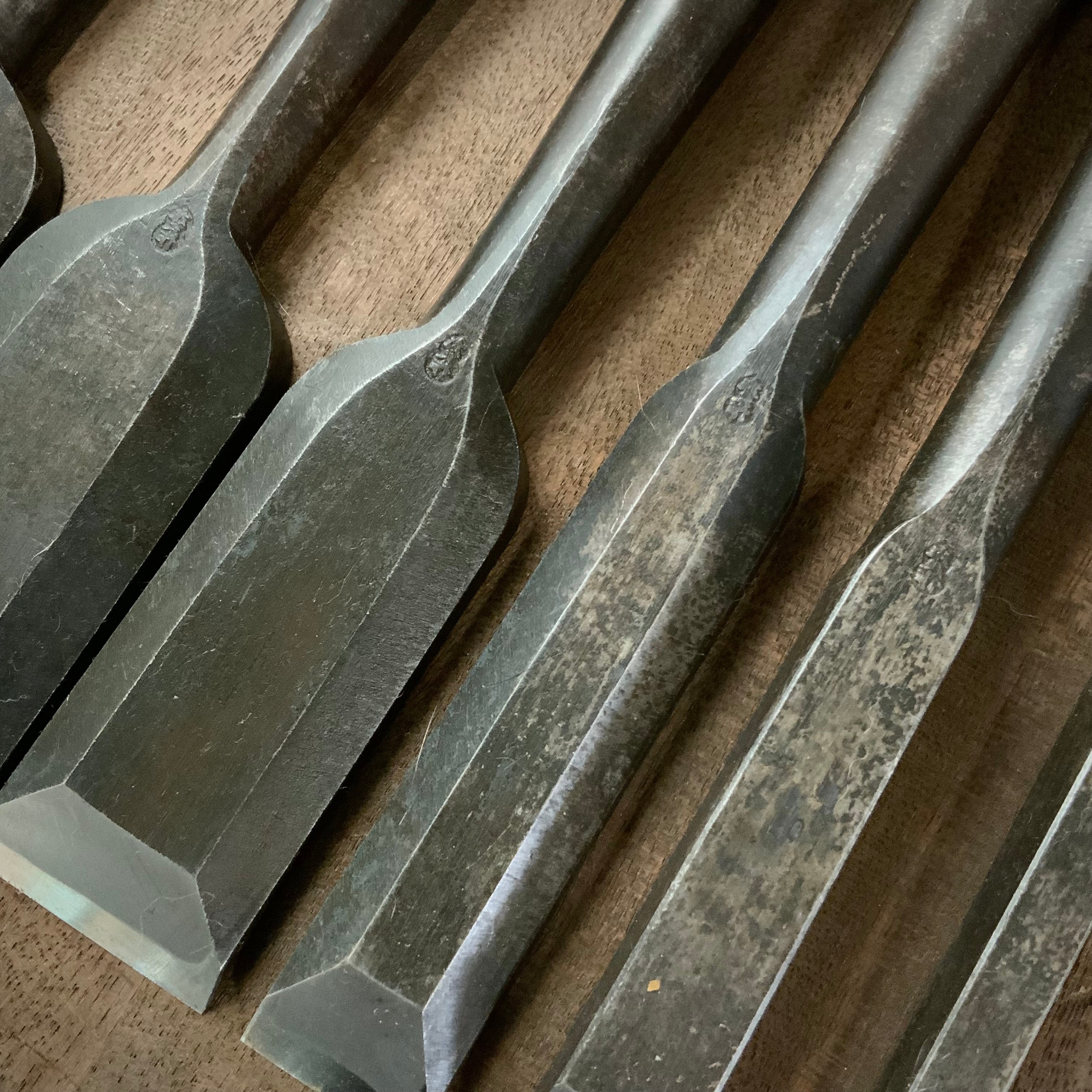 Old stock Hidari Hisasaku 2rd Timber chisels by Ikegami Takanobu 池上喬庸作 二代目左久作 叩き鑿 Tatakinomi