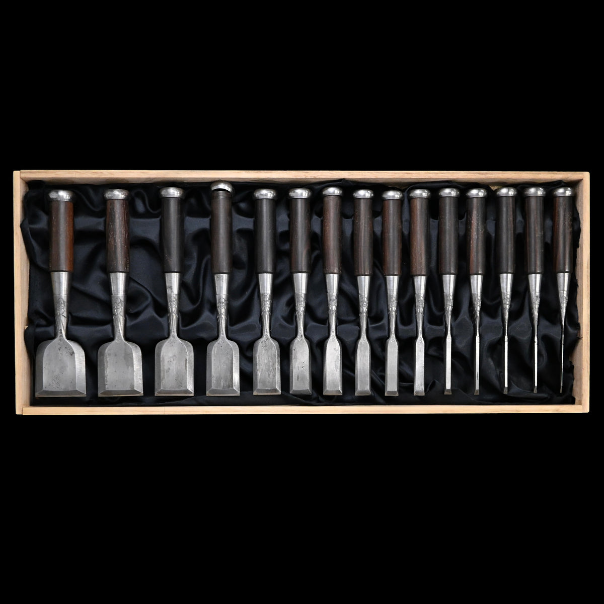 Authentic Vintage Naoyuki (Yamahiro) Bench Chisels set by Okayama Takeshi 希少品 岡山猛作 直之(問屋銘) 追入鑿15本組