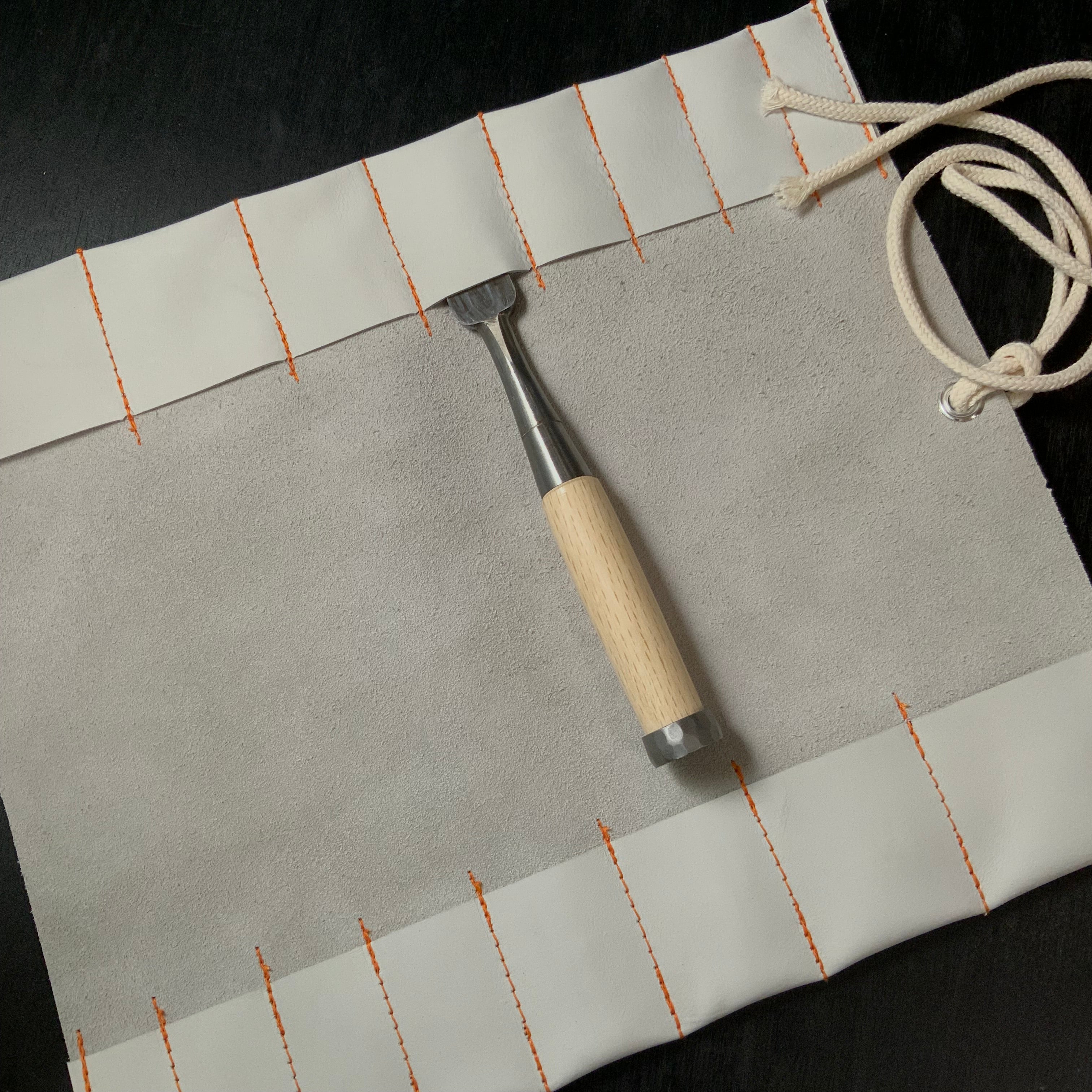 8 Timber chisels and Tool Leather Roll Bag 鑿巻き 厚鑿用 床革製 (中) Middle size 8本収納