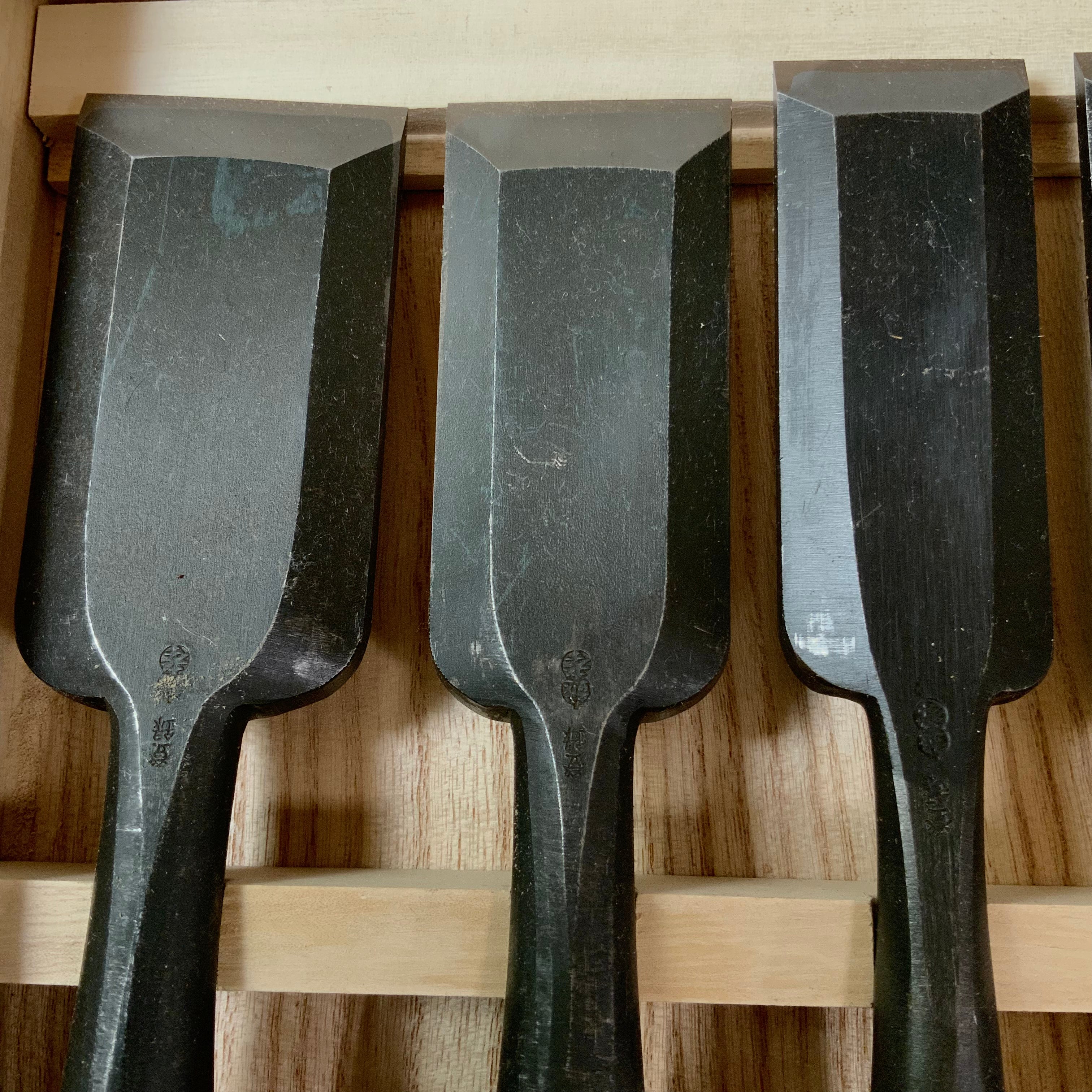 Koshitaka Timber chisels set with White Steel 越孝 厚鑿 6本組 Atsunomi