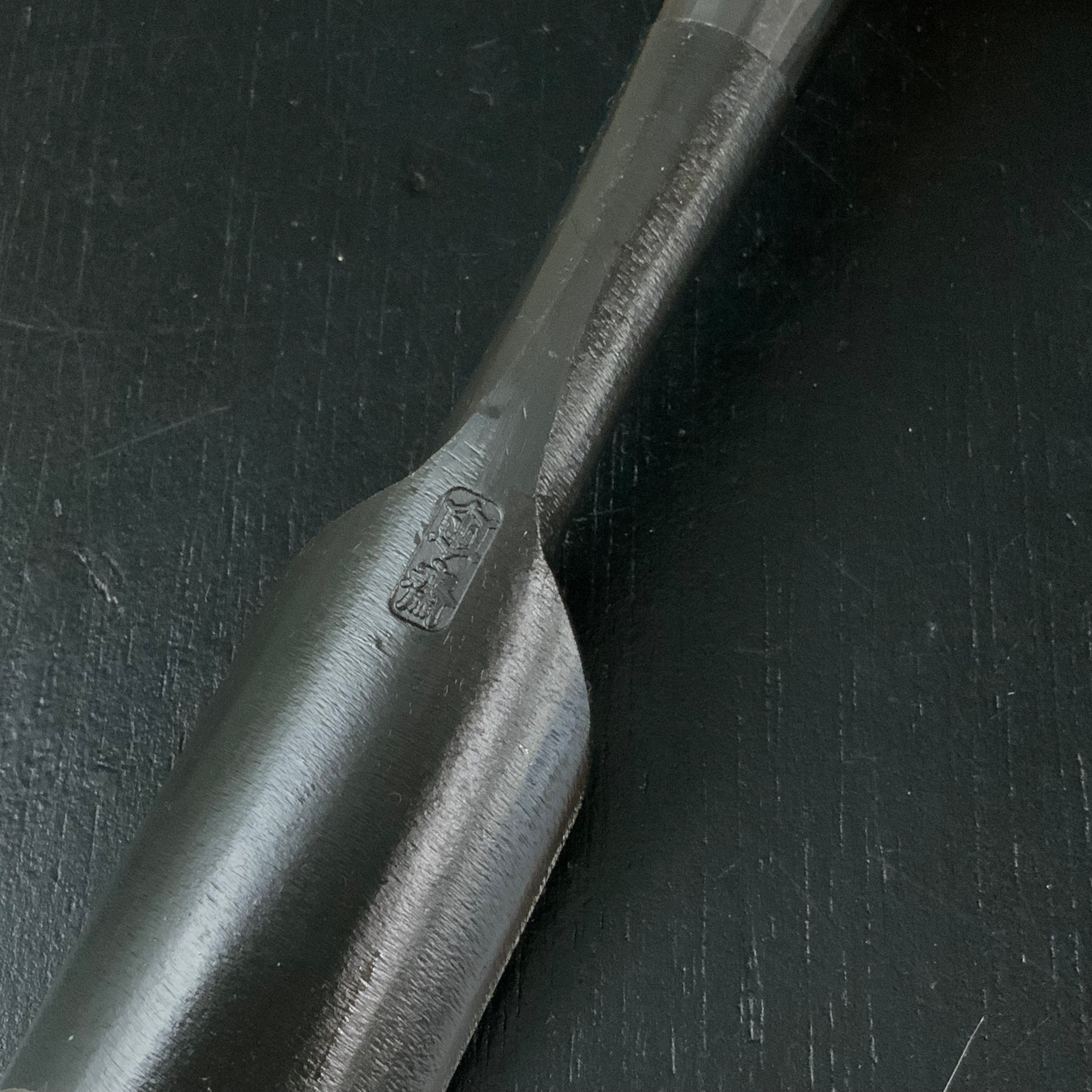 Tasai Special carving chisel (Uchimaru) with blackwood Handle 田斎作 特注木彫追入内丸鑿 白樫柄 30mm uchimaru
