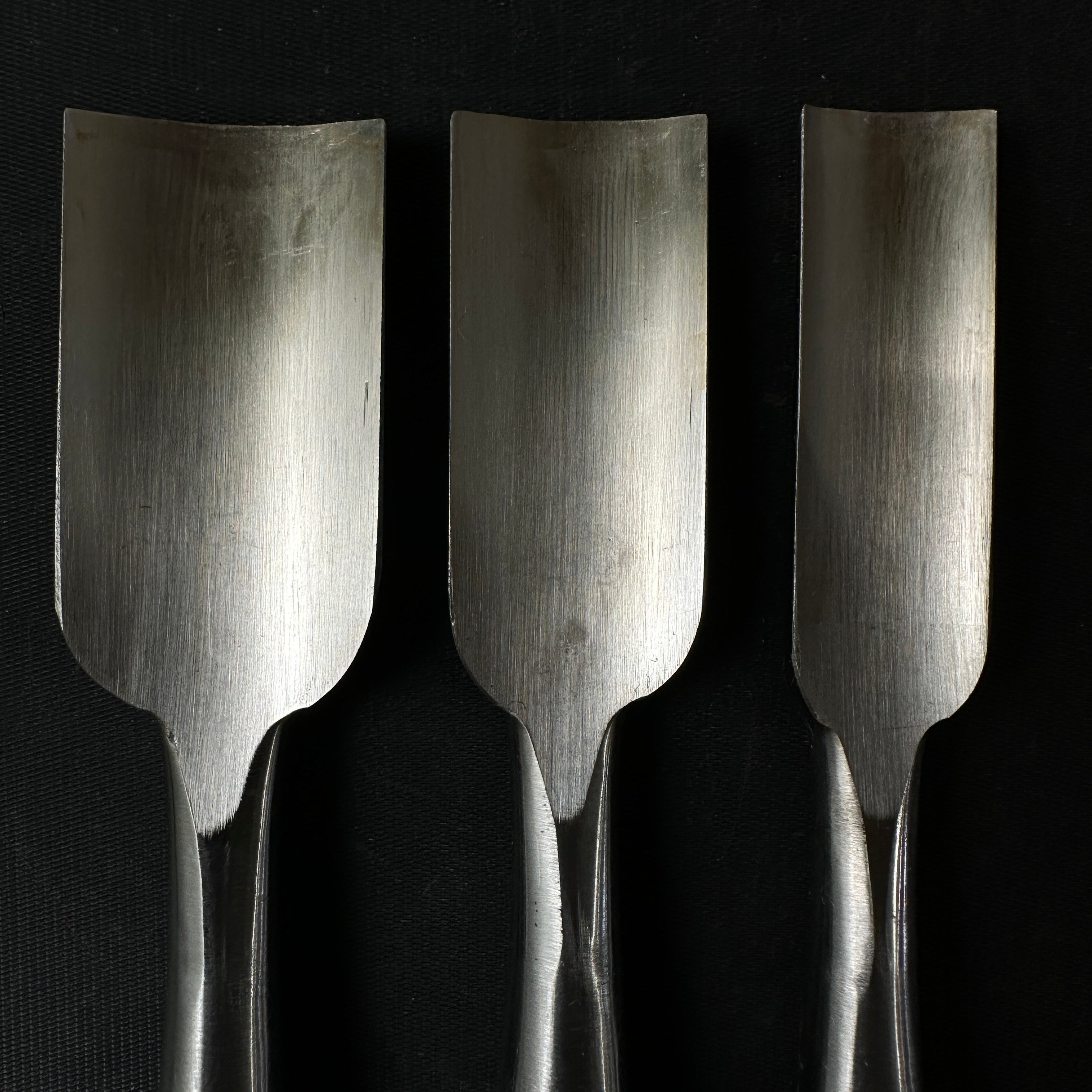 Old Stock Kuniaki Uchimaru chisels ______ 掘出し物 國明作 内丸鑿 18 /24/ 30mm