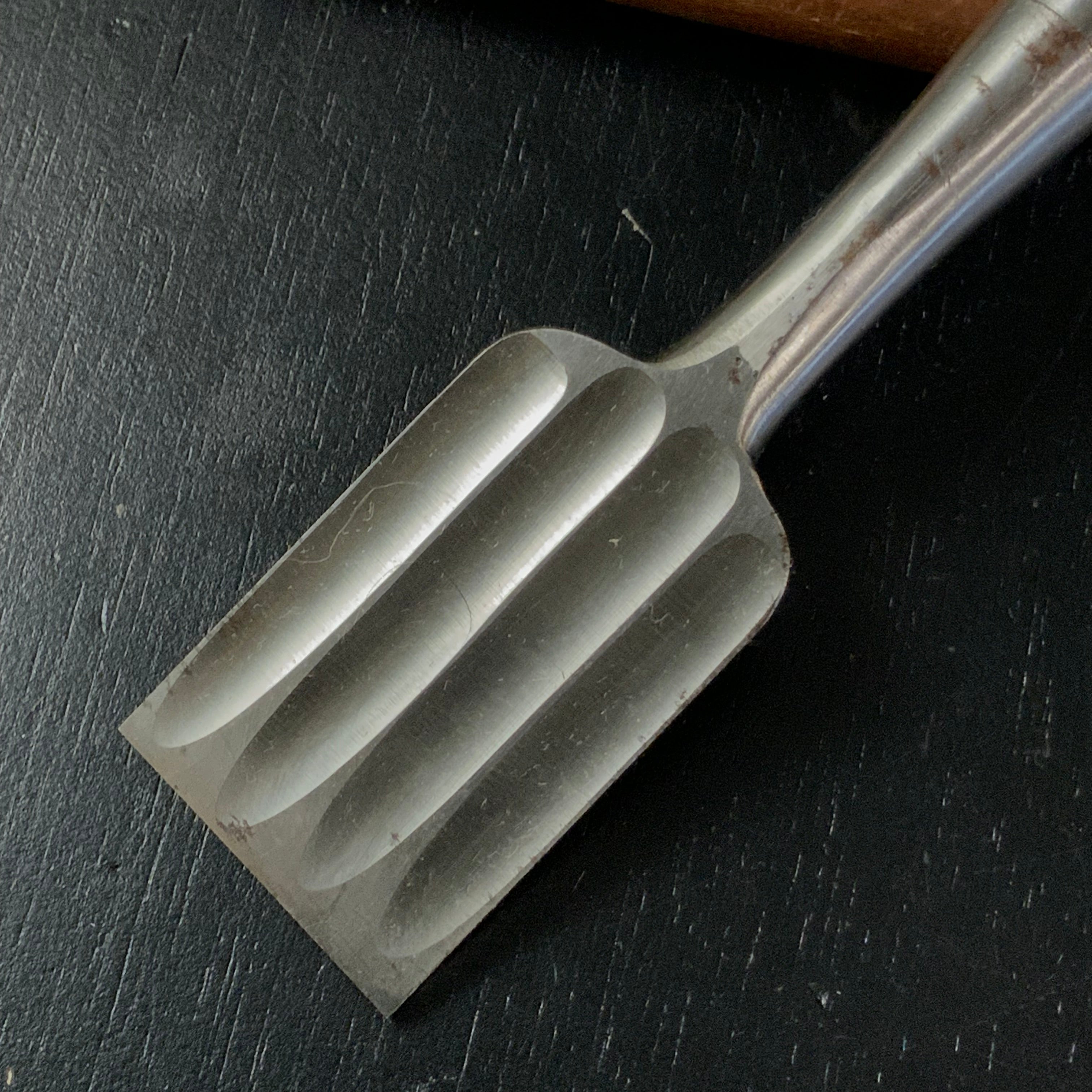 Old stock Kunitsuru Bench chisels (Oirenomi) with white steel 掘出し物 國鶴 追入鑿 四つ裏 oirenomi 36mm