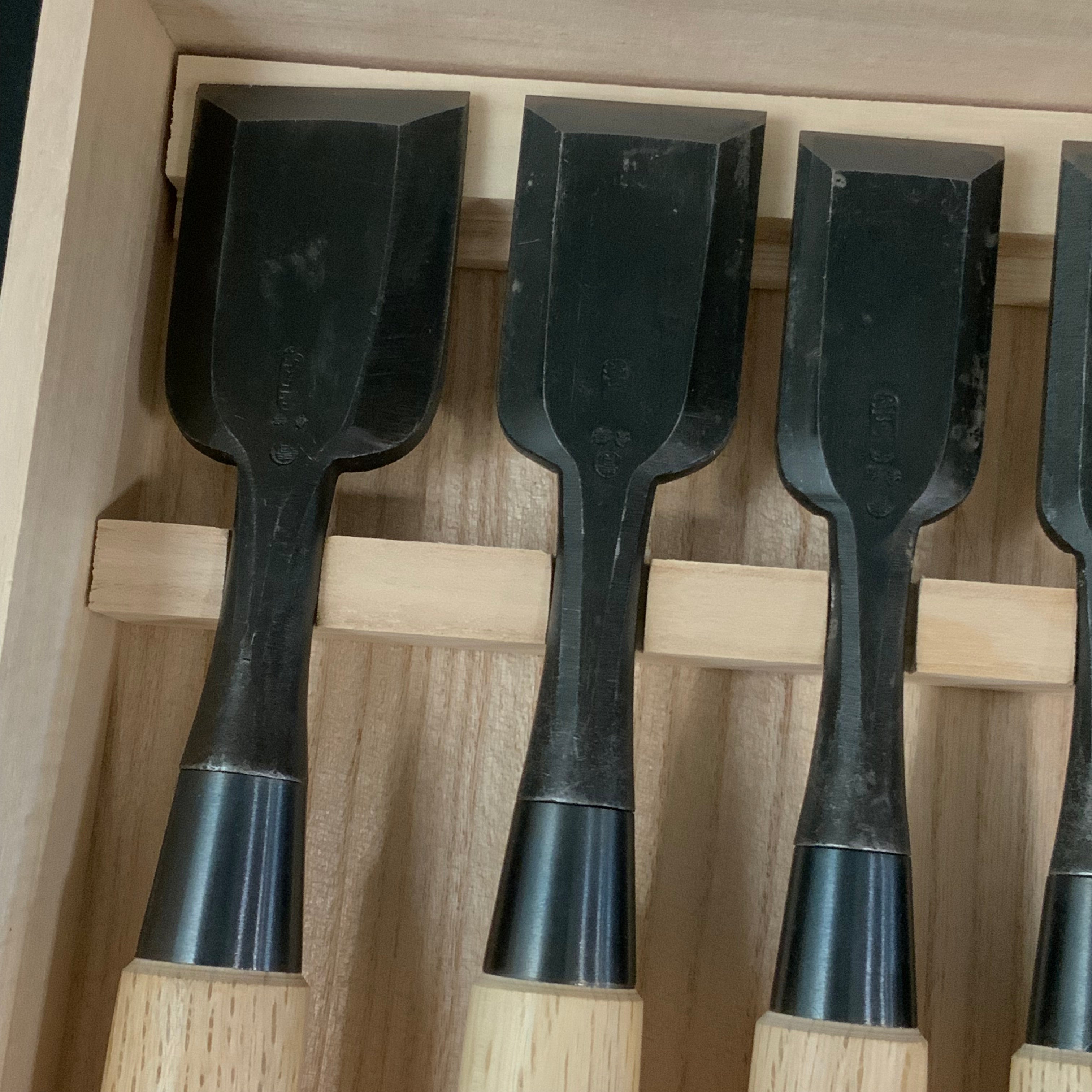 Ioroi Bench chisels set (Oirenomi) by Blue steel 五百蔵作 追入組鑿 青紙鋼