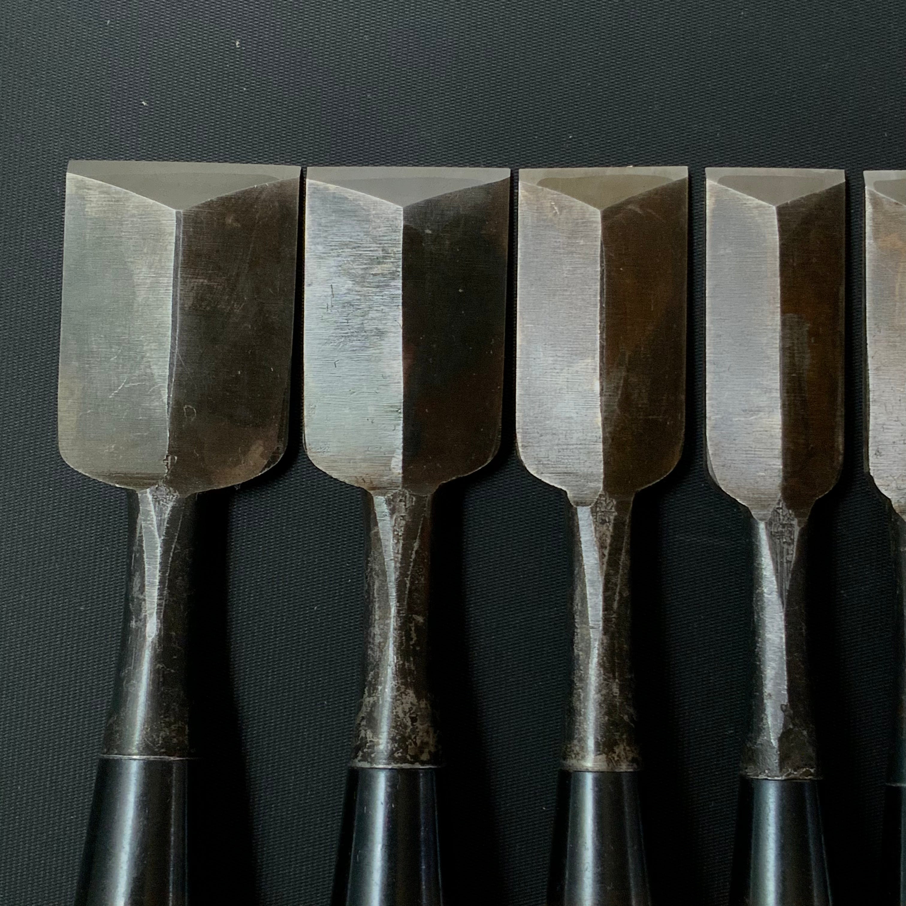 Iwazaki Dovetail Bench chisels set by Iwazaki Eisuke 岩崎永祐作 岩崎 追入鎬組鑿 Oirenomi