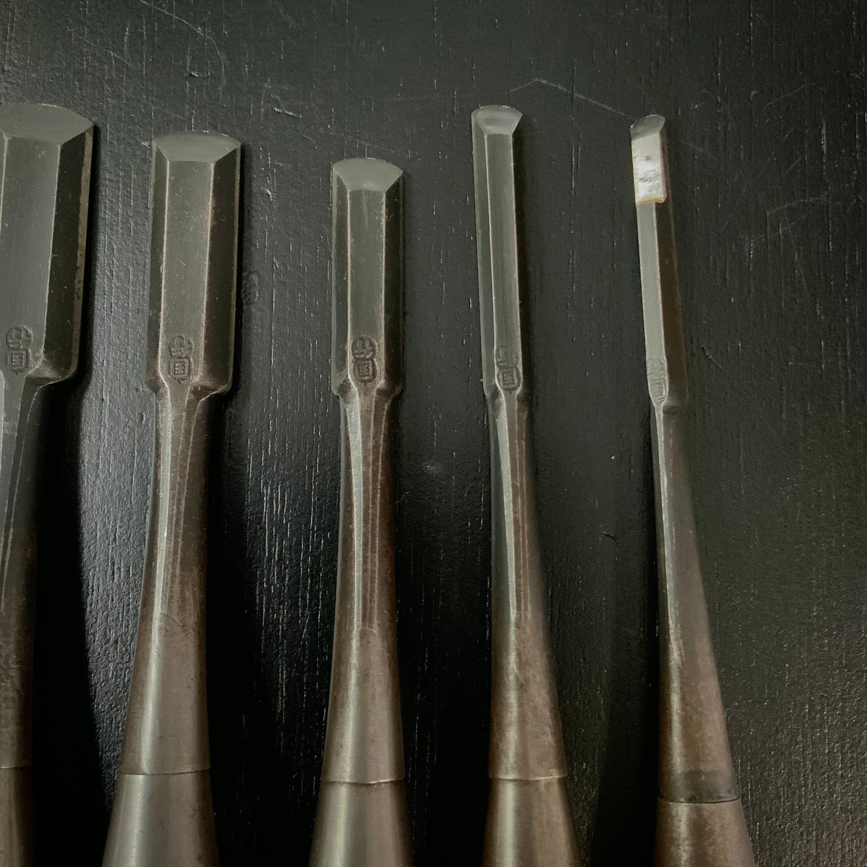 Light Used Kuniyuki Sotomaru chisels by Ichiro Tanaka 中古 田中一郎作 国行 外丸鑿 Sotomaru nomi 6本組