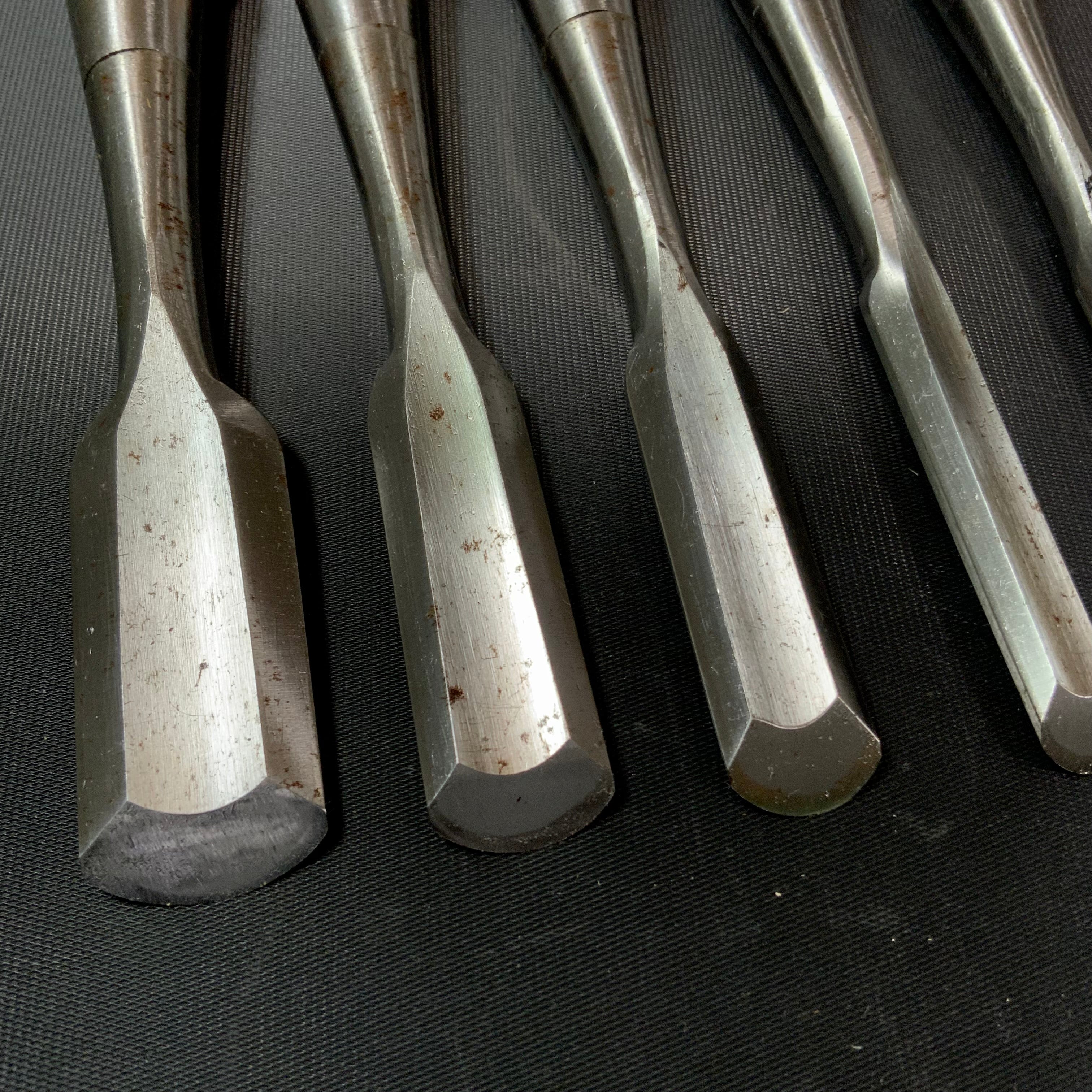 #15 Old stock Soto maru bench chisels set with white steel 掘出し物 外丸追入組鑿 5本組 Sotomarunomi