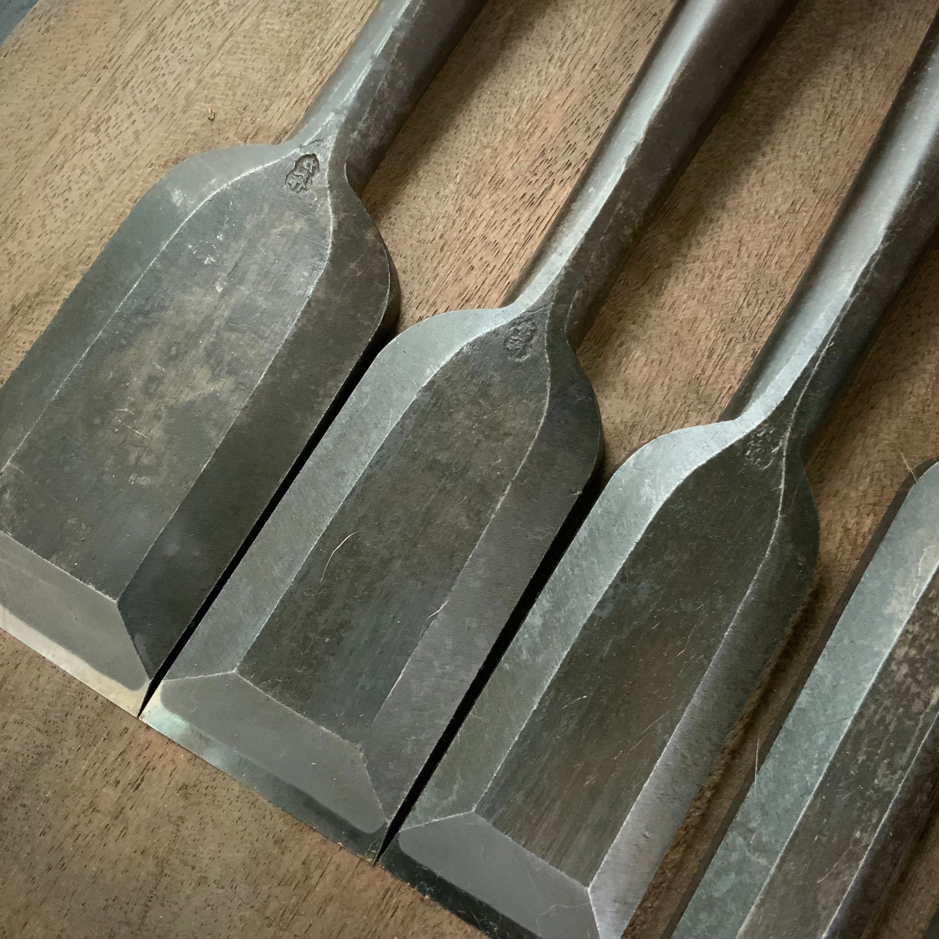 Old stock Hidari Hisasaku 2rd Timber chisels by Ikegami Takanobu 池上喬庸作 二代目左久作 叩き鑿 Tatakinomi