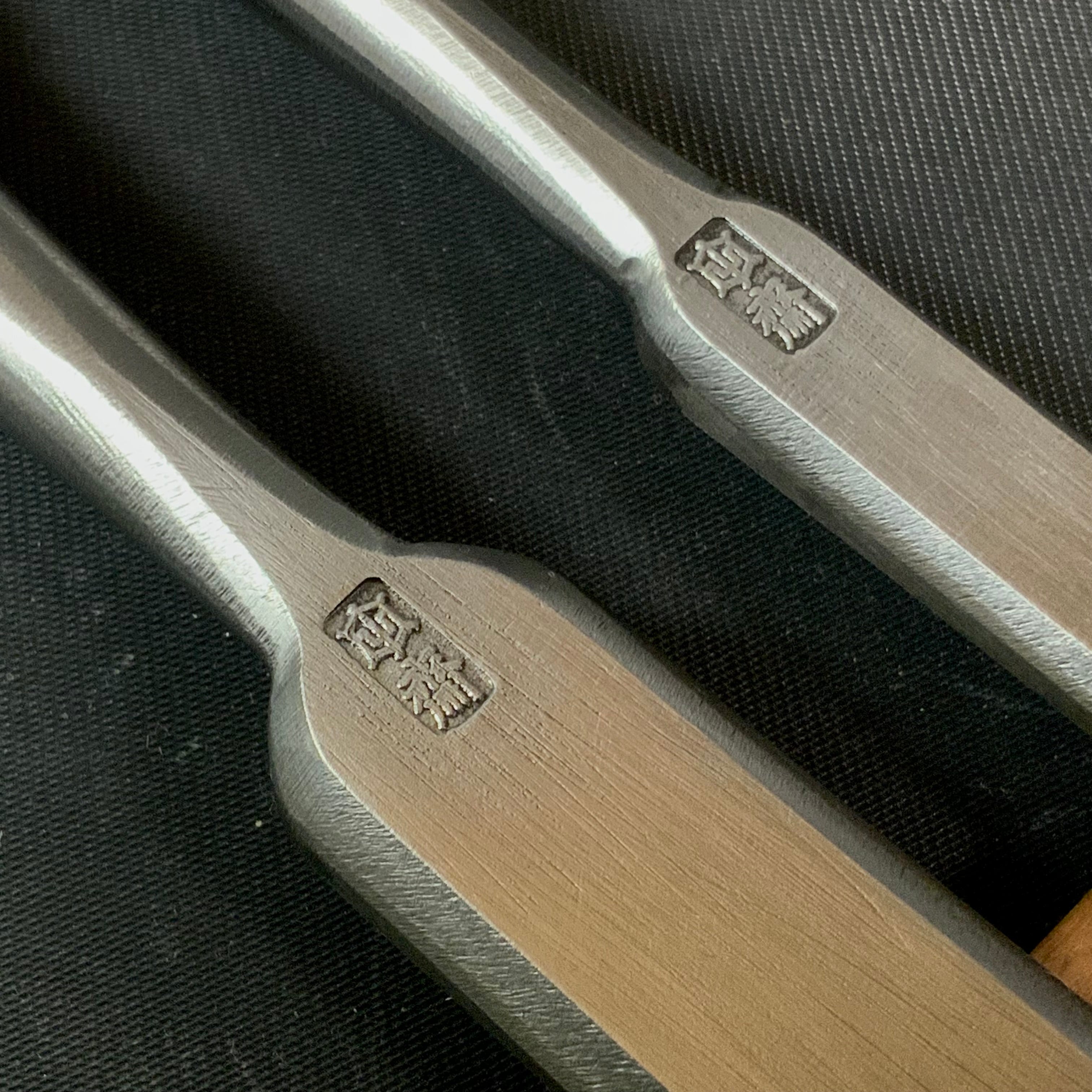 Tasai Bench chisels (Kinari Oirenomi) with blue steel 田斎作 磨き仕上 木成追入鑿