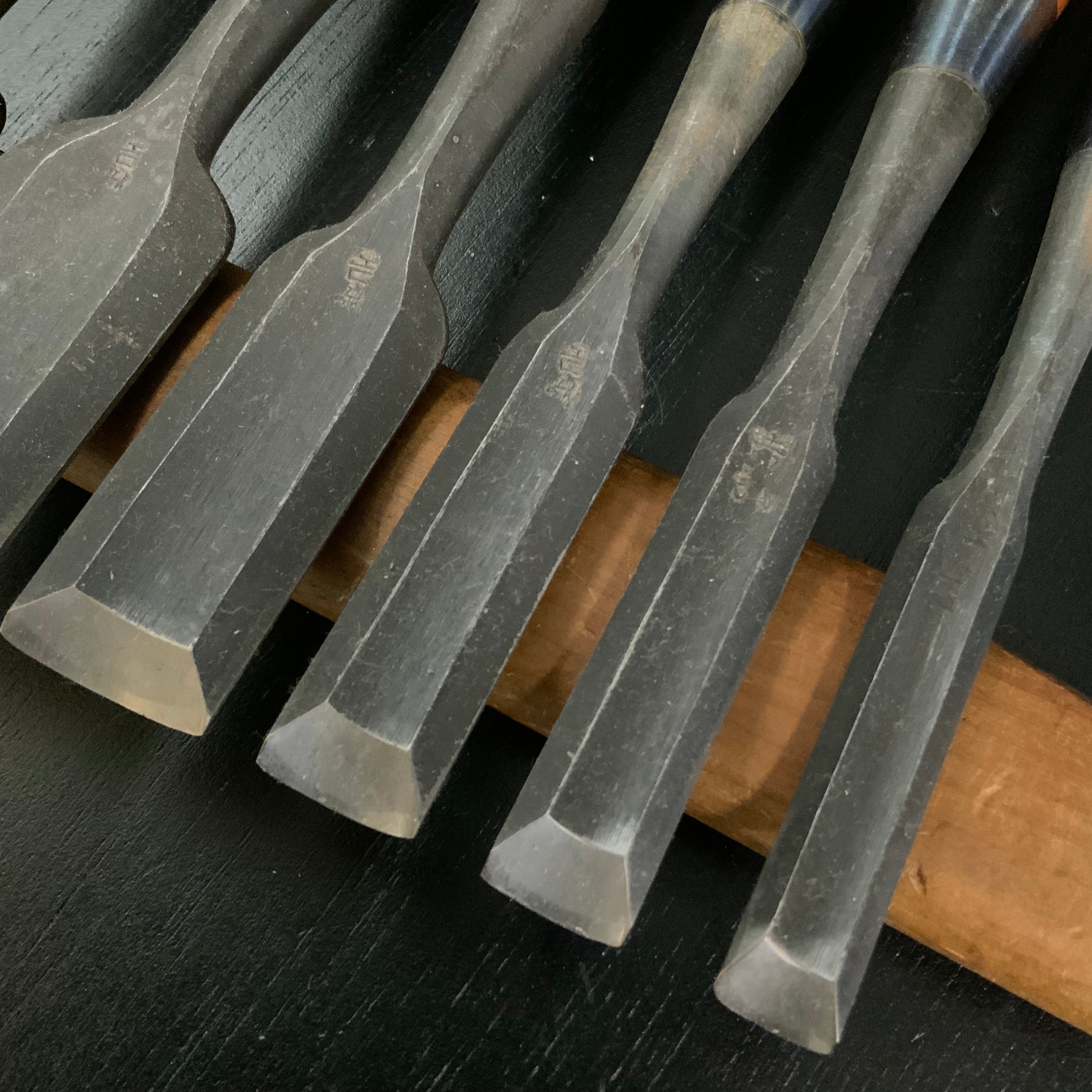 Old stock Yoshihiro Sotomaru Sakihira chisels with white steel 掘出し物 吉弘 外丸先平鑿 白紙鋼 36,30,24,18,15,12mm
