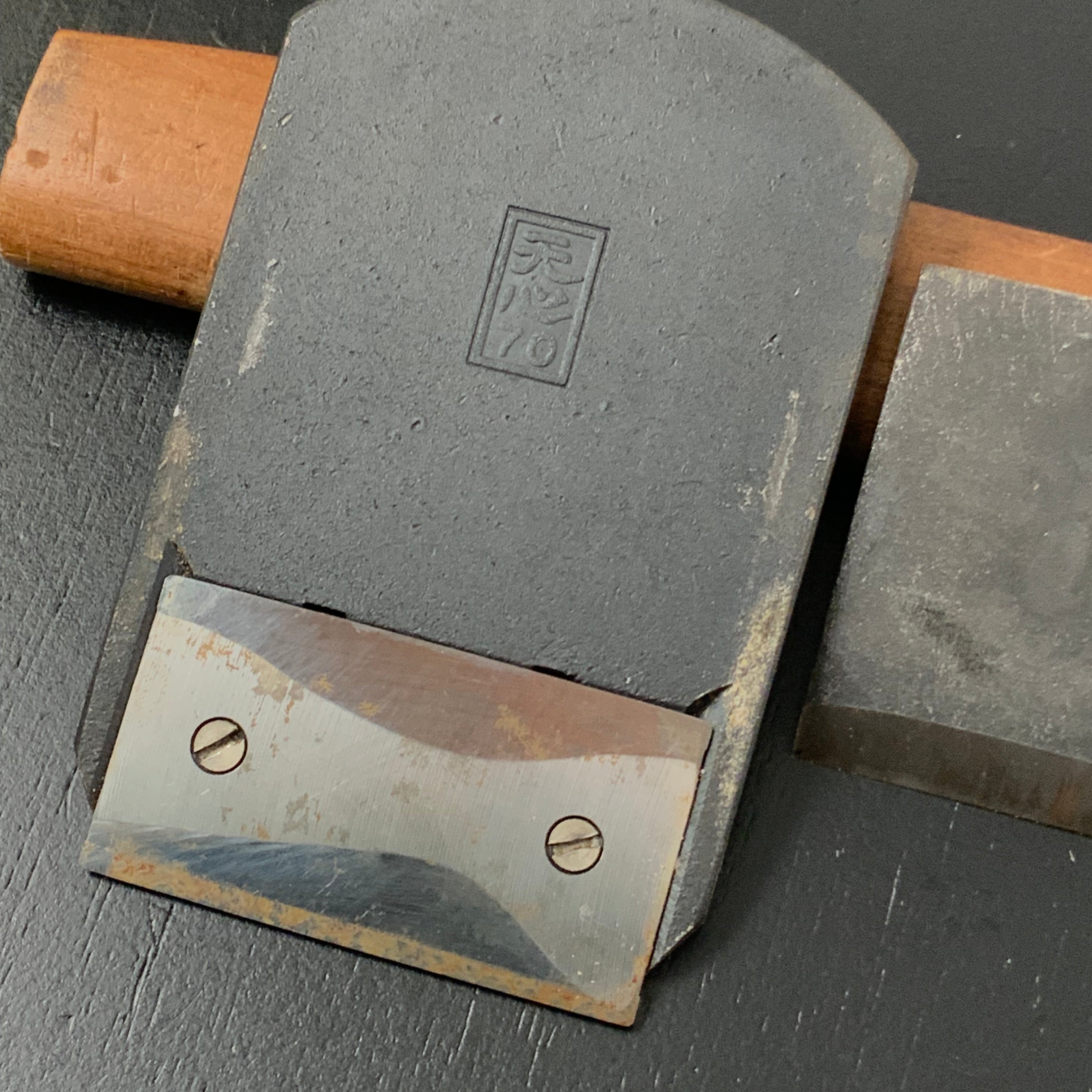 Old stock Tenshin Smoothing Two-Sided Alternating Blade Plane (Kanna) 掘出し物 天心 二面替刃式 仕上げ鉋 70mm