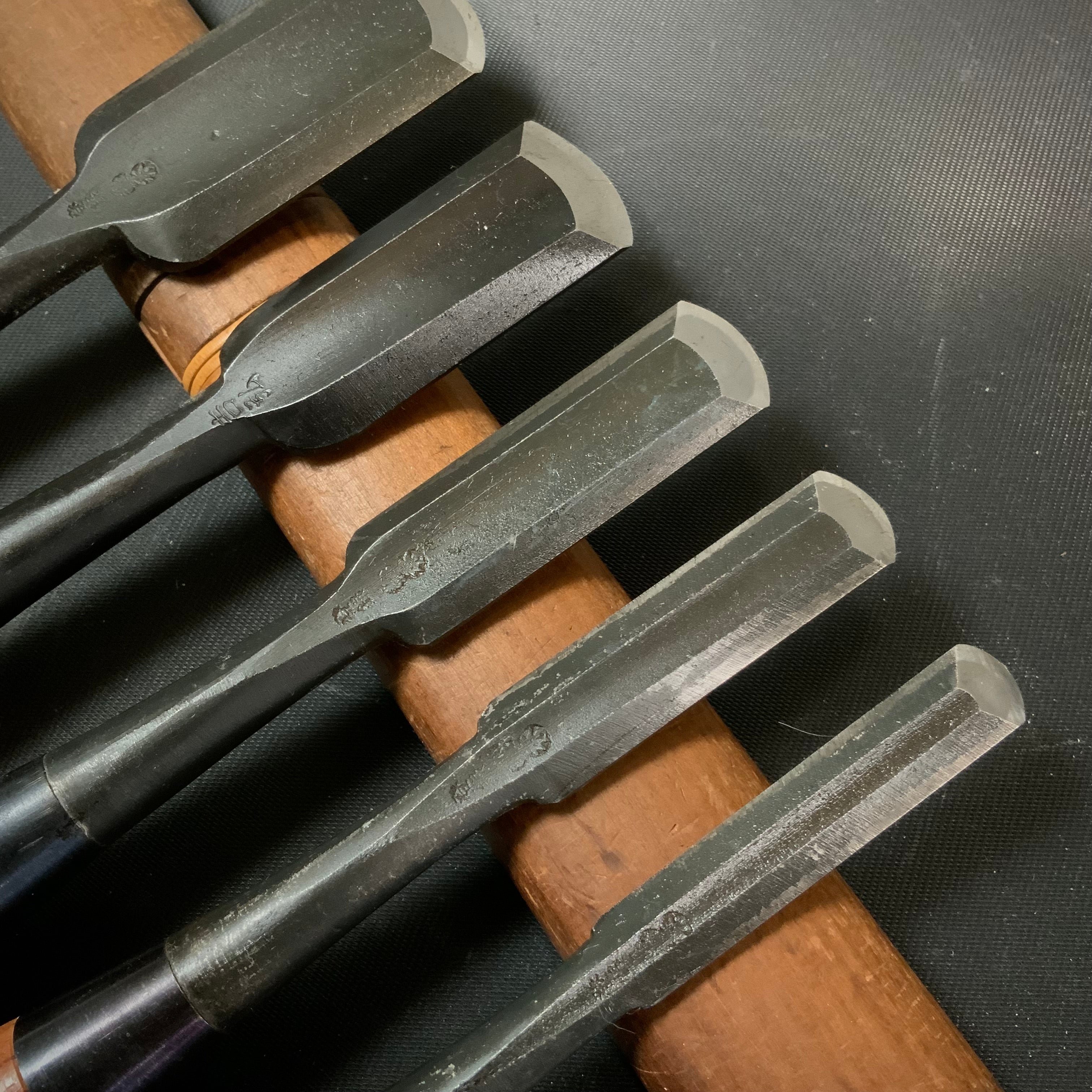 #16 Old stock Soto maru bench chisels set with white steel 掘出し物 外丸追入組鑿 5本組 Sotomarunomi