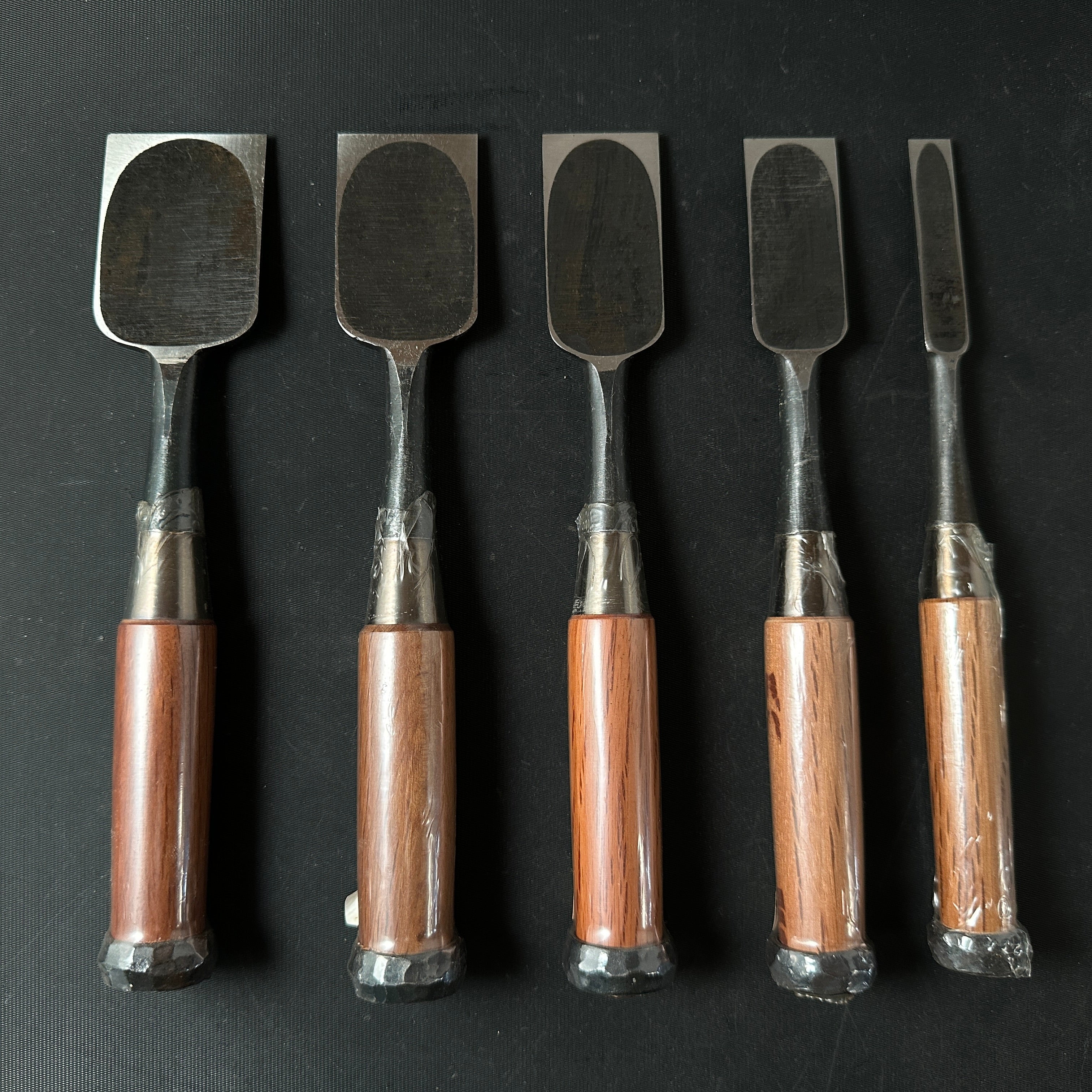 Kazuhirro Old stock Bench chisels set by Endou Kazuo 遠藤一雄作 かず弘 追入5本組鑿 Oiirenomi