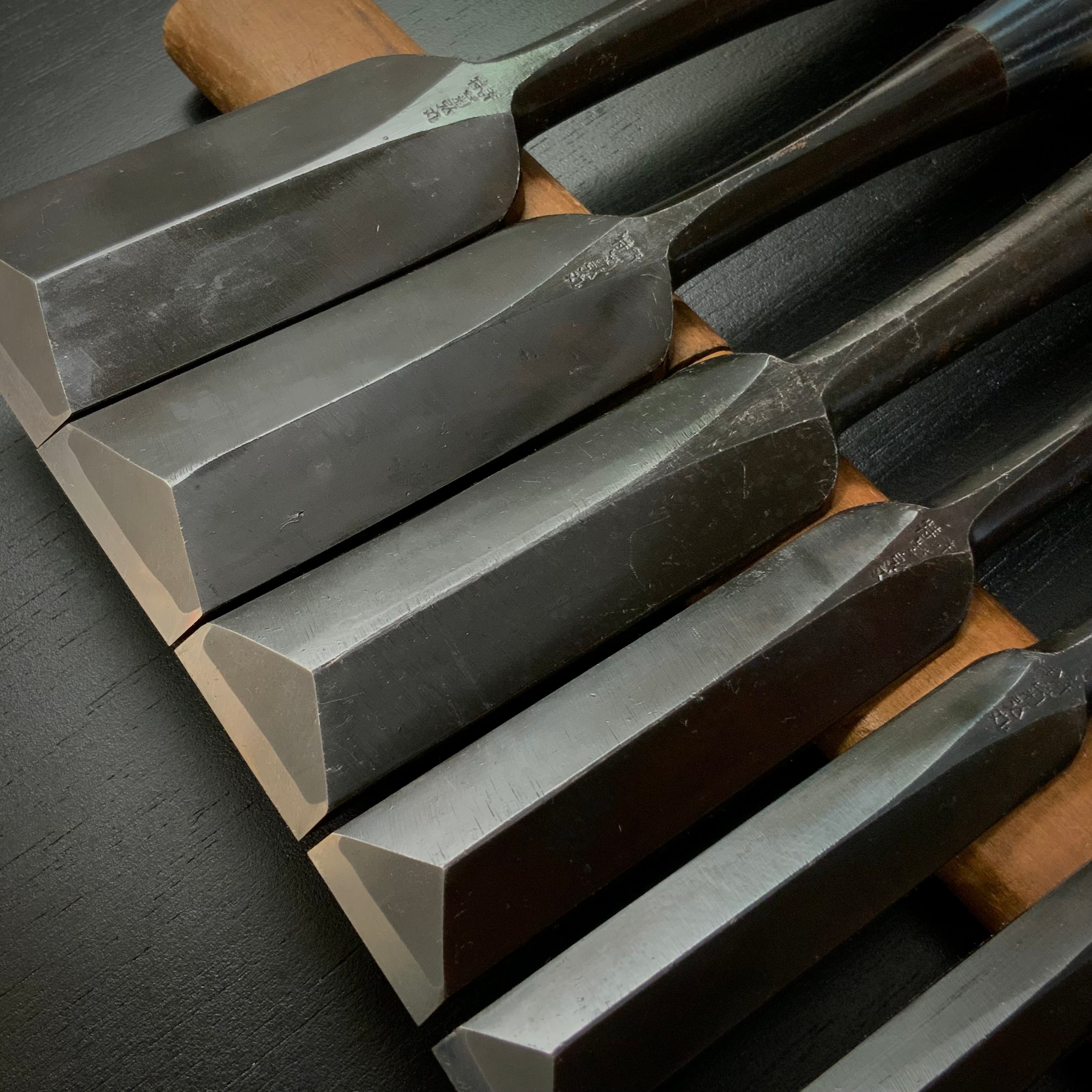 Kikuhiromaru Dovetail Paring chisels (Usunomi) 菊弘丸 シノギ薄鑿