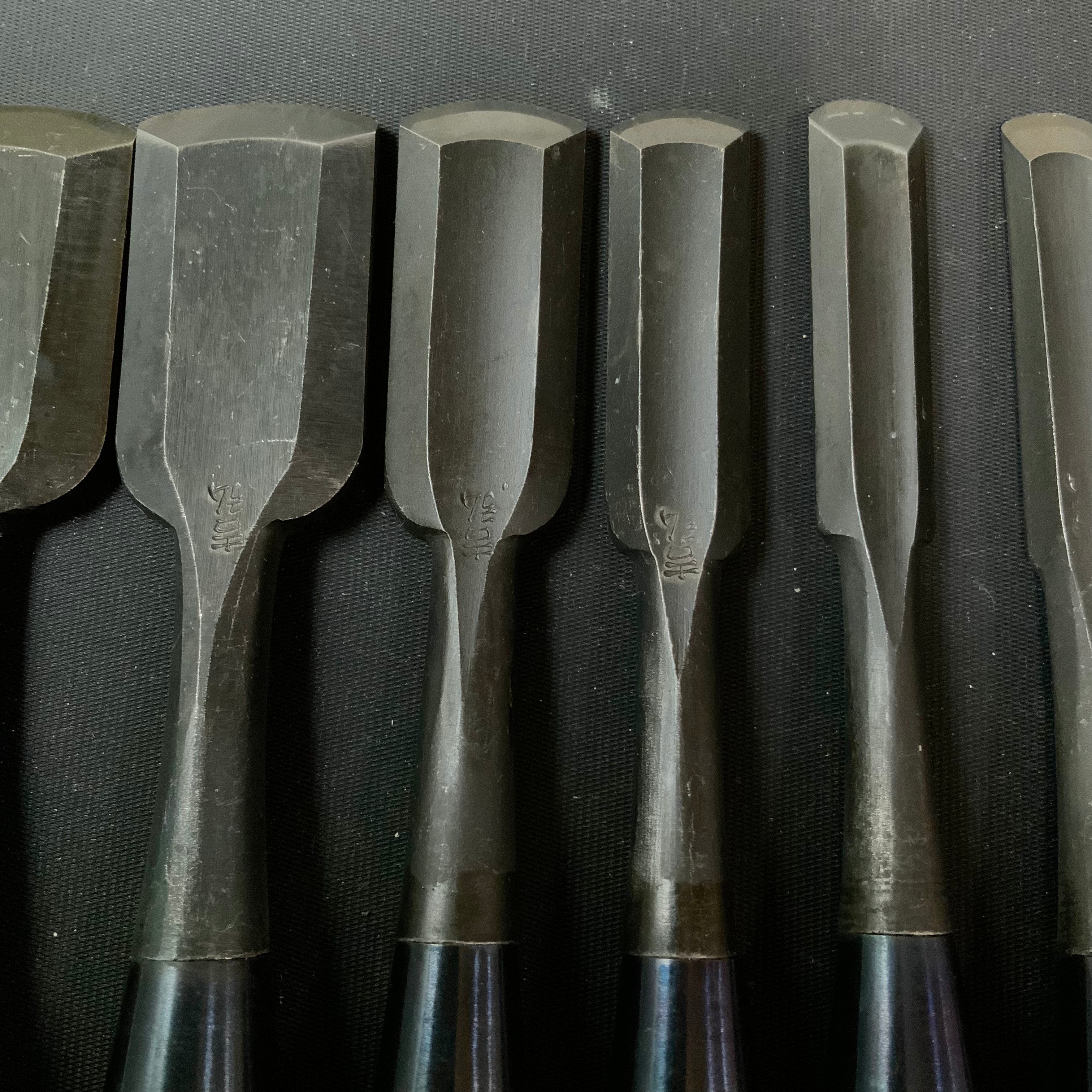 Old stock Yoshihiro Sotomaru chisels with white steel 掘出し物 吉弘 外丸鑿 10本組 白紙鋼