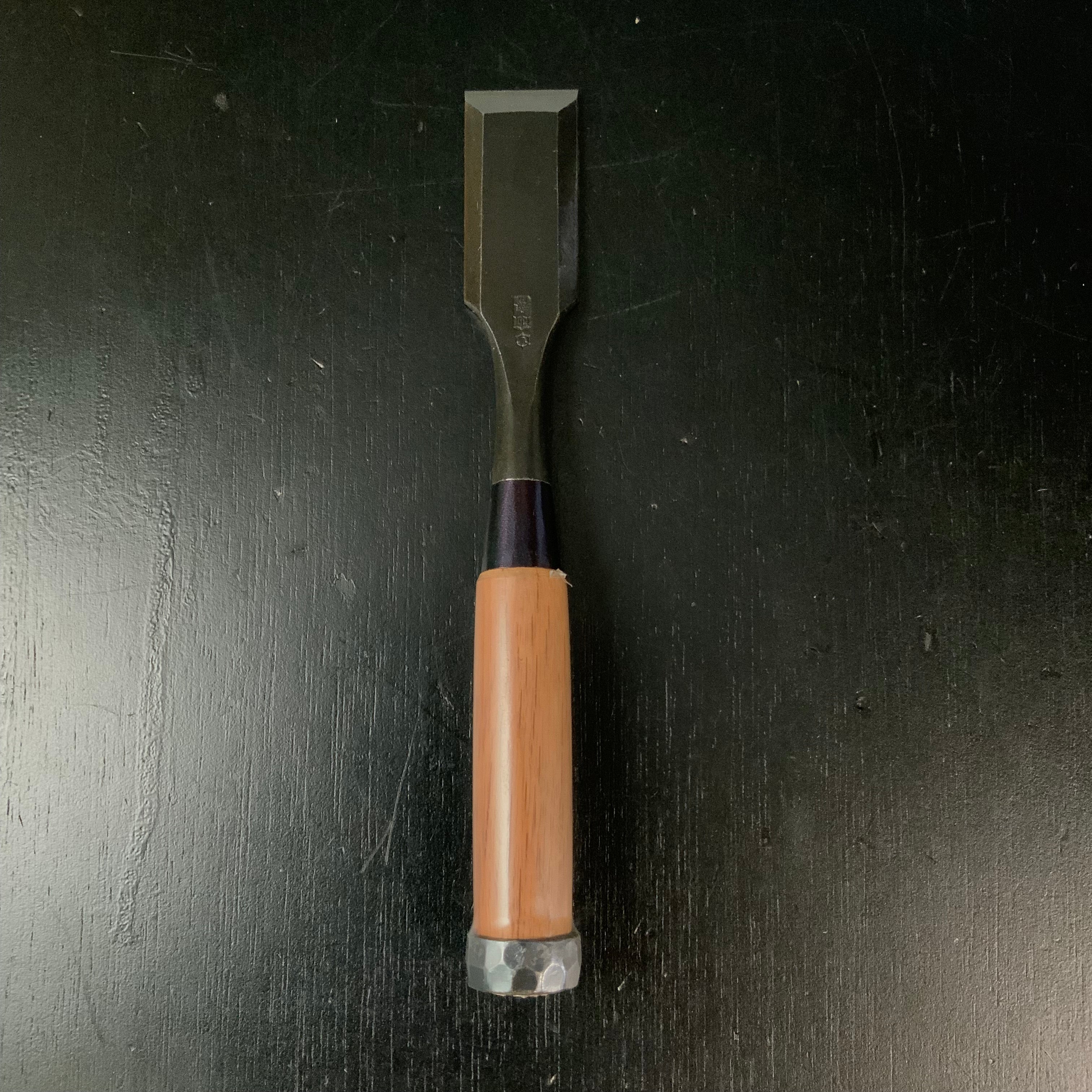 Tasai Special Damekiri Bench chisel (Damekiri nomi) 田斎作 面取ダメ型追入鑿 赤樫柄 30mm