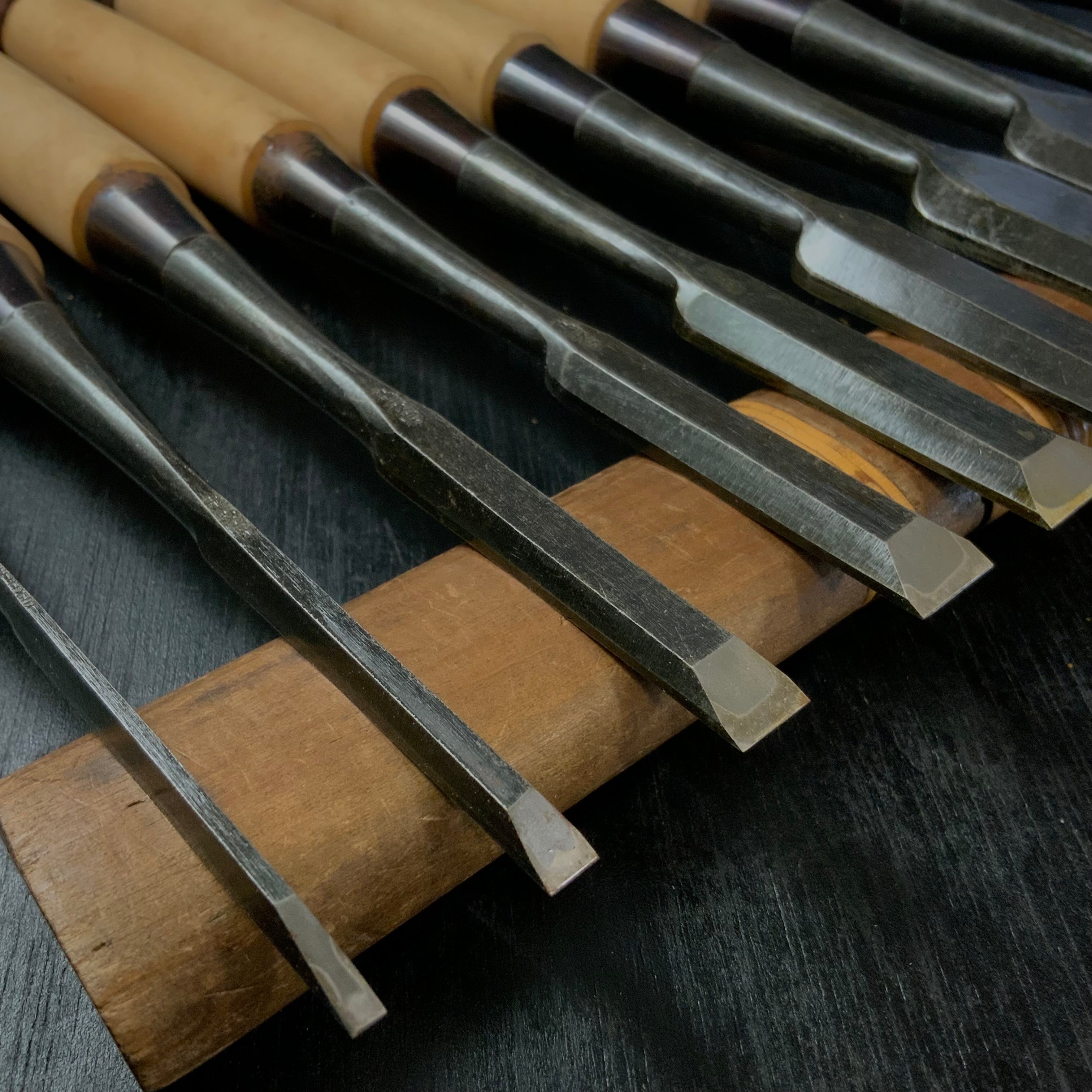 Old stock Oni-Ichimonji Bench chisels set 掘り出し物 鬼一文字 追入10本組鑿 Oiirenomi