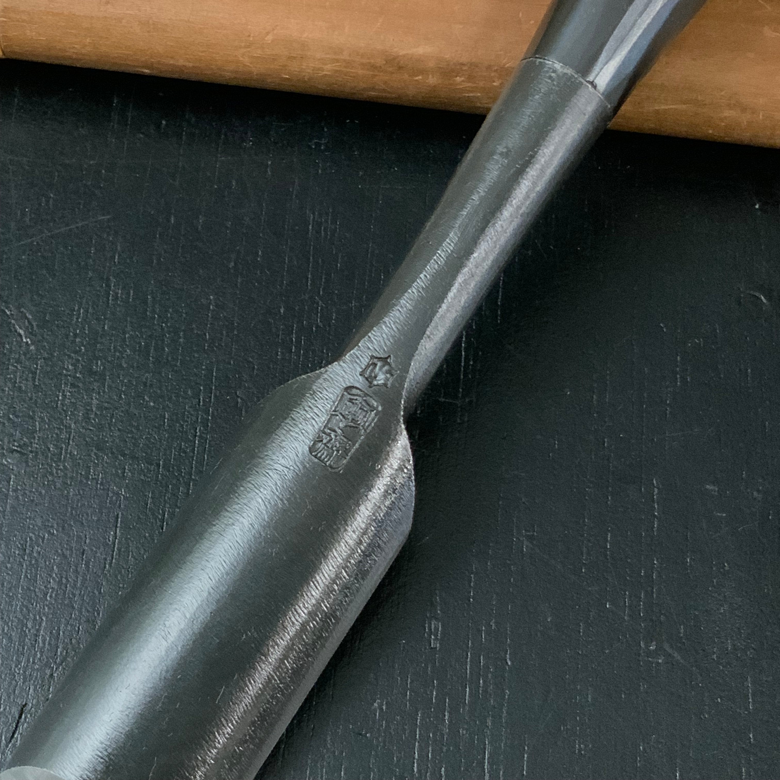 Tasai carving chisel (Uchimaru) with Japanese White Oak 田斎作 木彫追入内丸鑿 白樫柄 24mm uchimaru